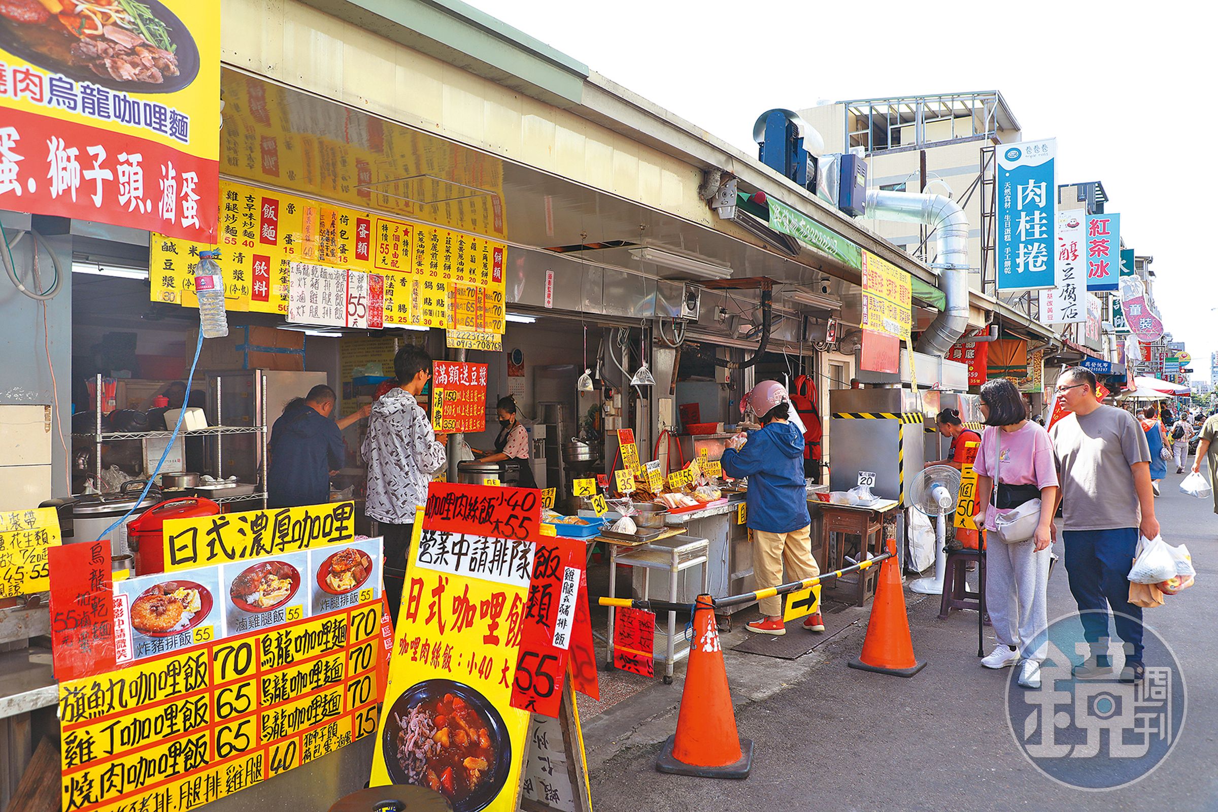 「樂群早餐店」是第五市場高CP值的代表,每天早上到中午,人潮不絕。