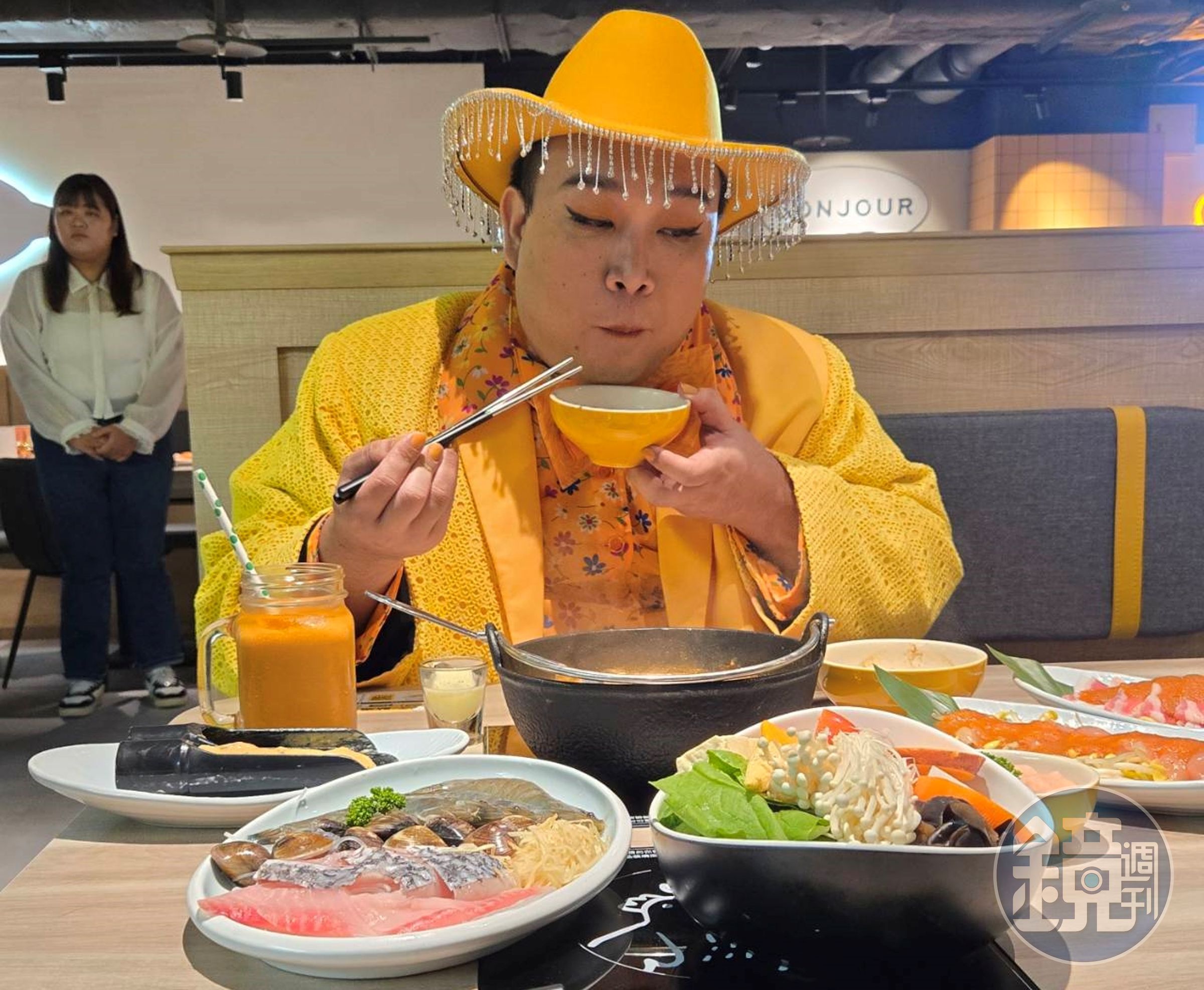 火鍋品牌「雞湯大叔」，7月1日與網紅Alizabeth娘娘聯手推出泰式口味湯底。
