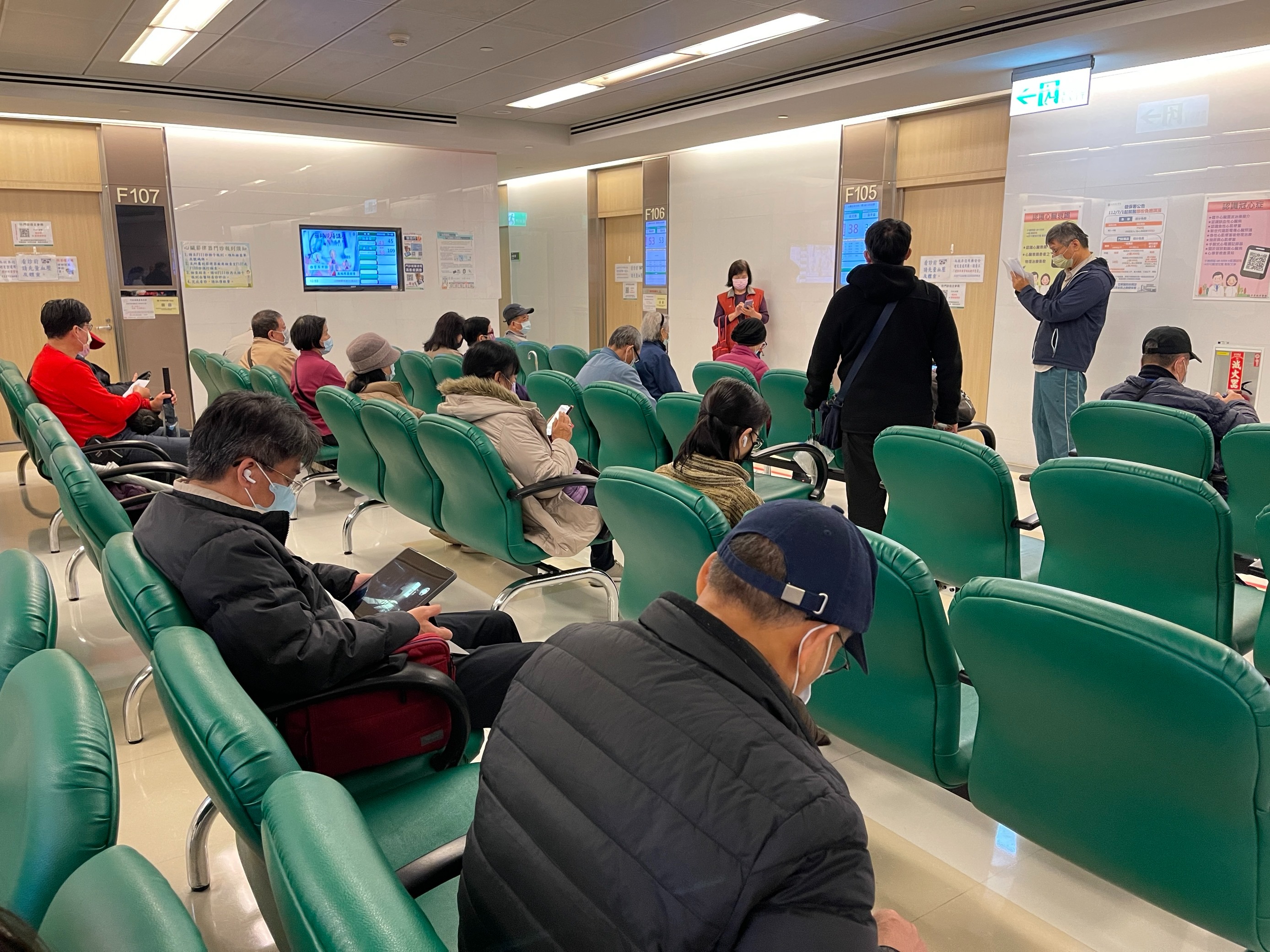 連假期間民眾若有看診需求，可先參考衛福部健保署網站查詢，以免白跑一趟延誤看診就醫。（新北衛生局提供）