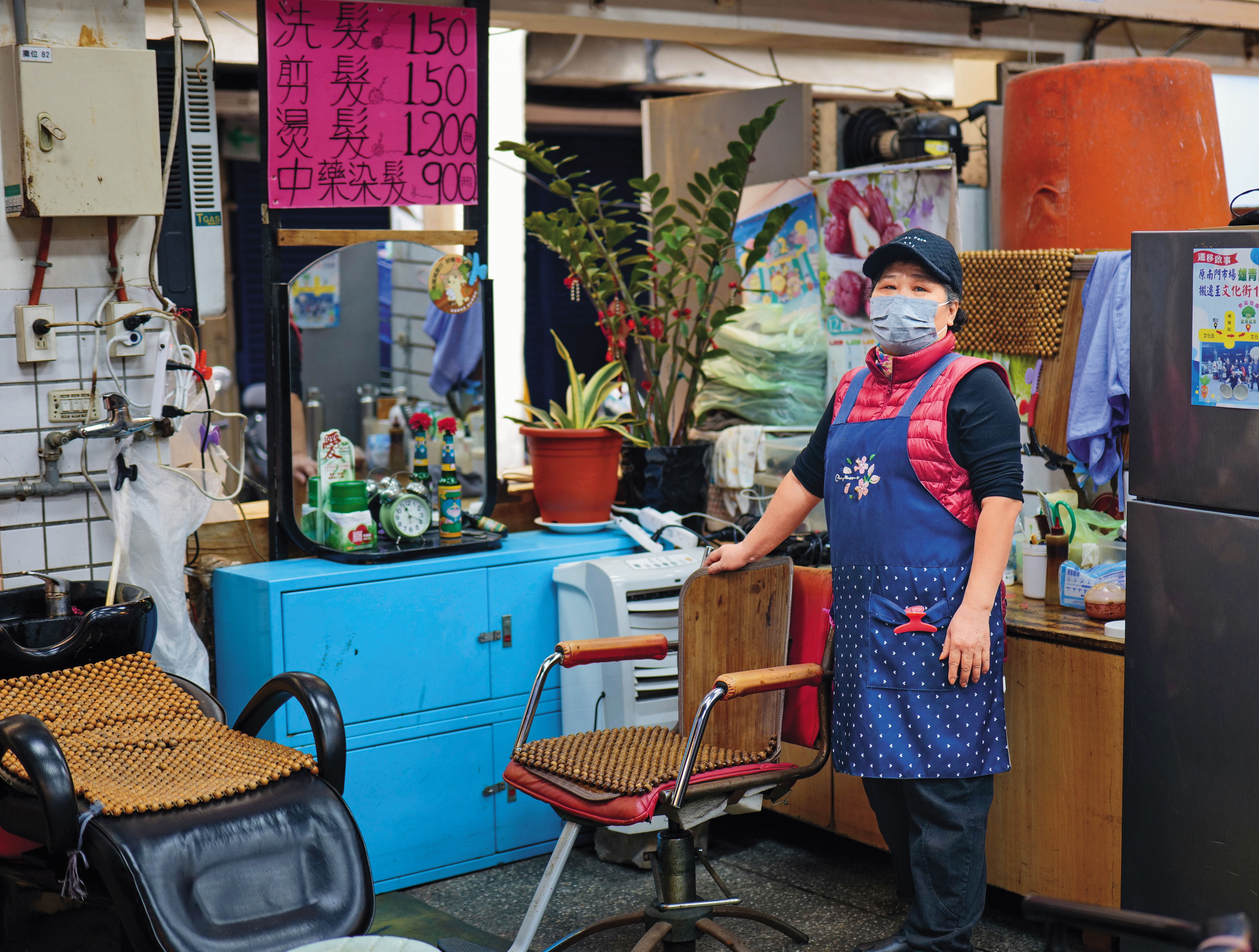 麗春／62歲／桃園人／美髮師