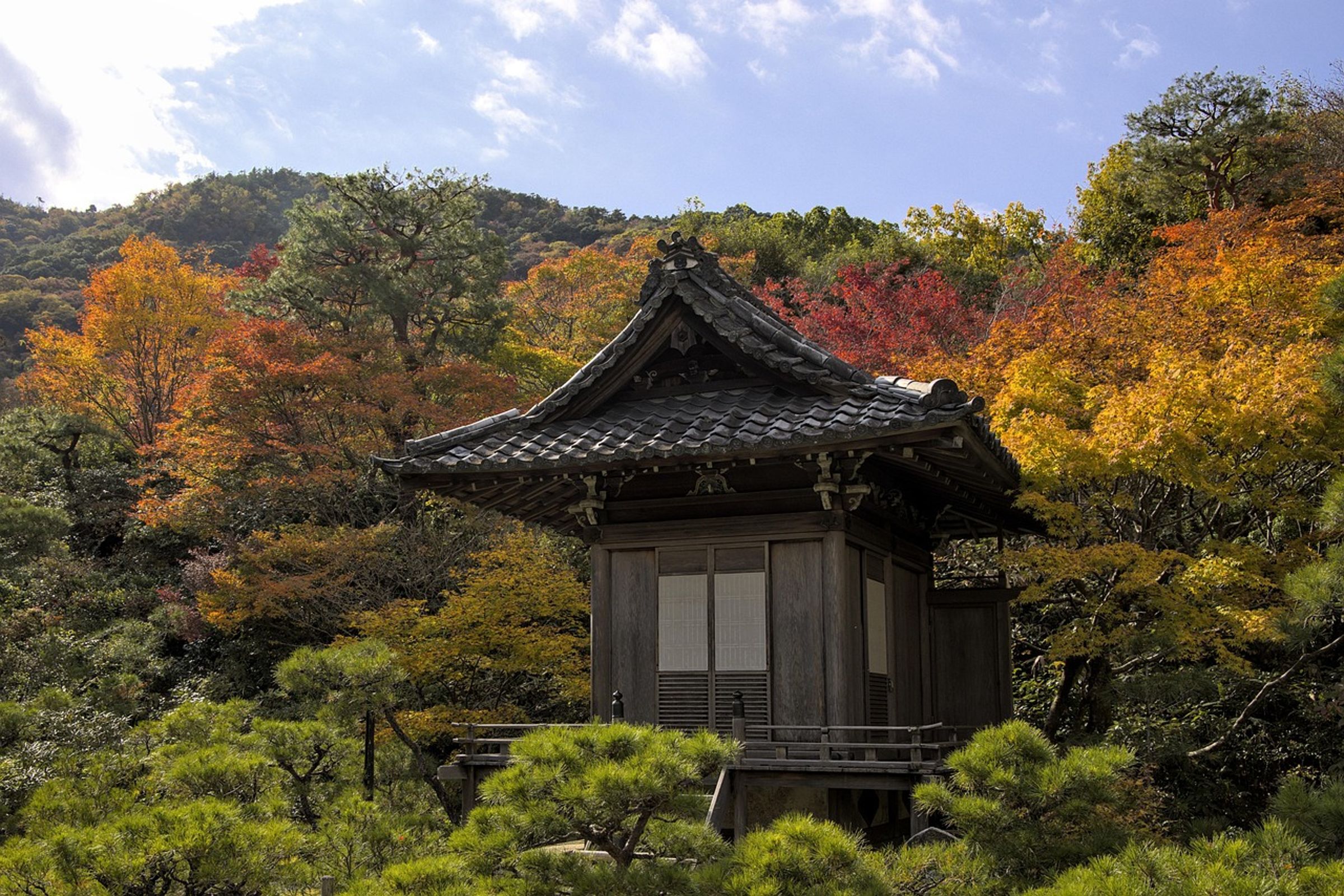 日本傳出中資大手筆收購瀕臨倒閉的寺廟、神社,當成轉移資產的避稅工具。(示意圖,pixabay)