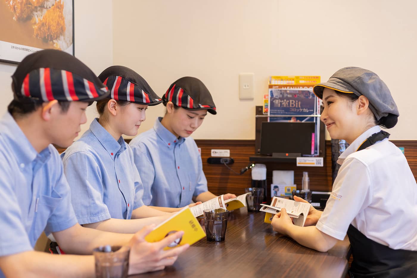 諸澤莉乃是自15歲起就在CoCo壹番屋分店打工,以4年時間,成功取得「待客專家」頭銜。(翻攝自SkyScraper官網)
