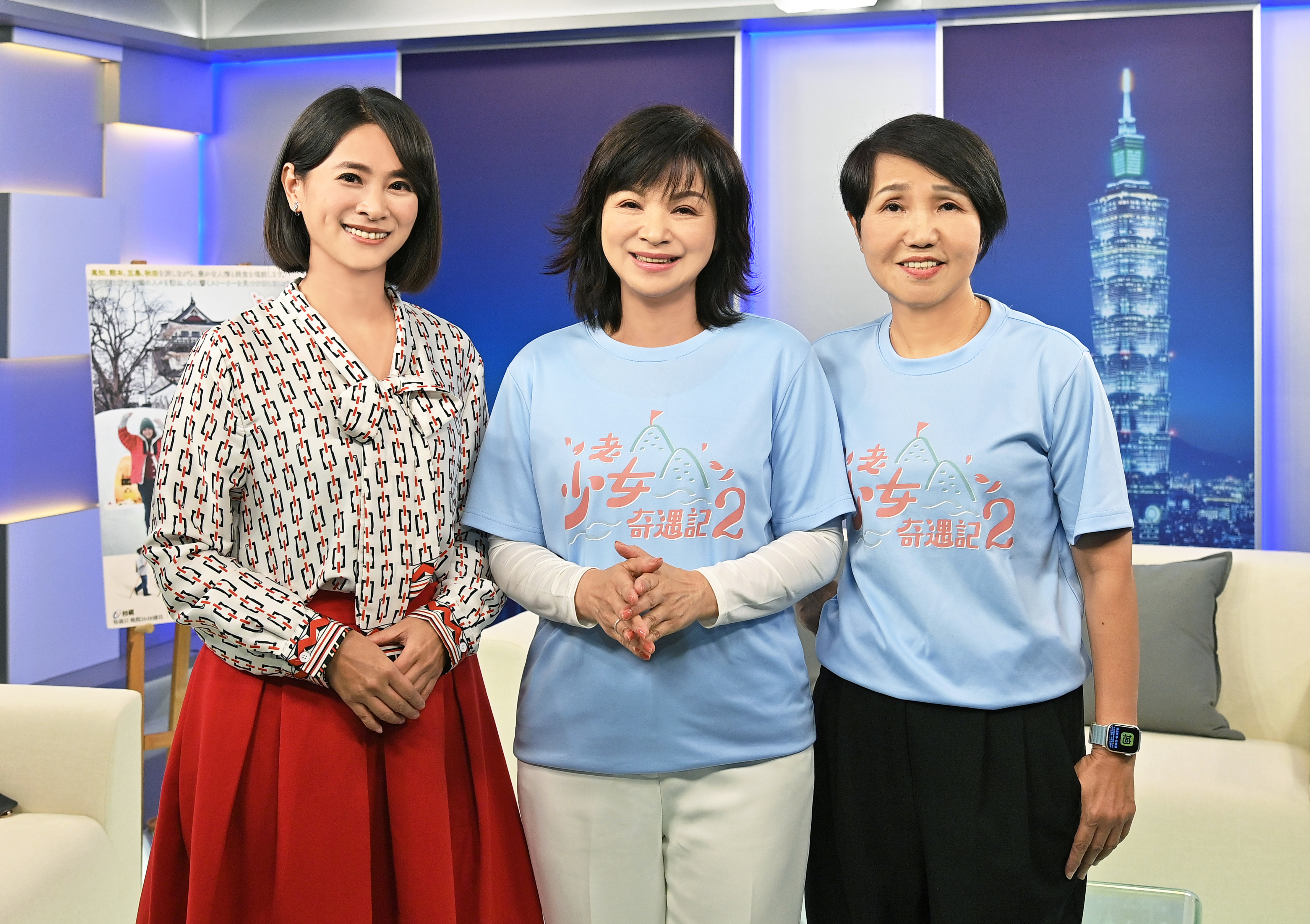 楊貴媚（中）、崔長華（右）接受台視《台灣名人堂》訪問，左為侯乃榕。（台視提供）