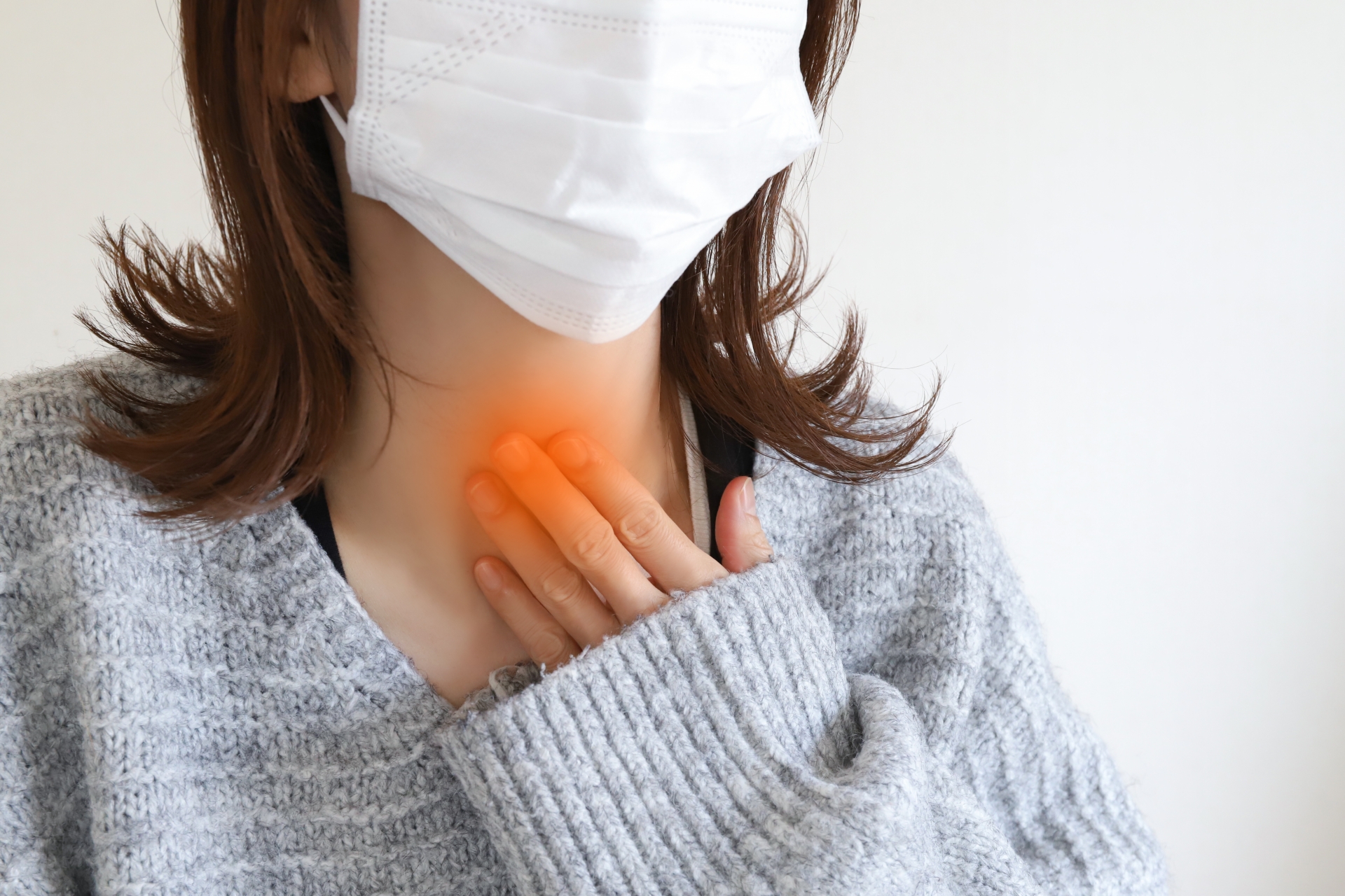 彰化二林鎮一家8口在短時間內陸續出現劇烈喉嚨痛與吞嚥困難等症狀，甚至痛到難以張開嘴巴。（翻攝自photo-ac）