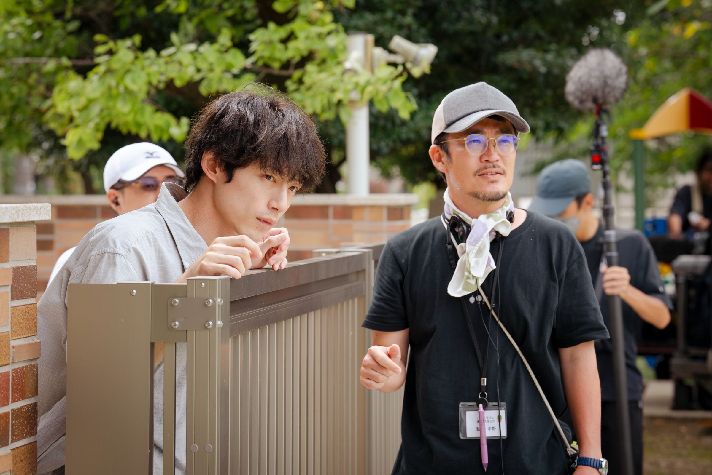 坂口健太郎(左)主演新片《I don't Know You》正在日本上映中。(翻攝電影官方X)