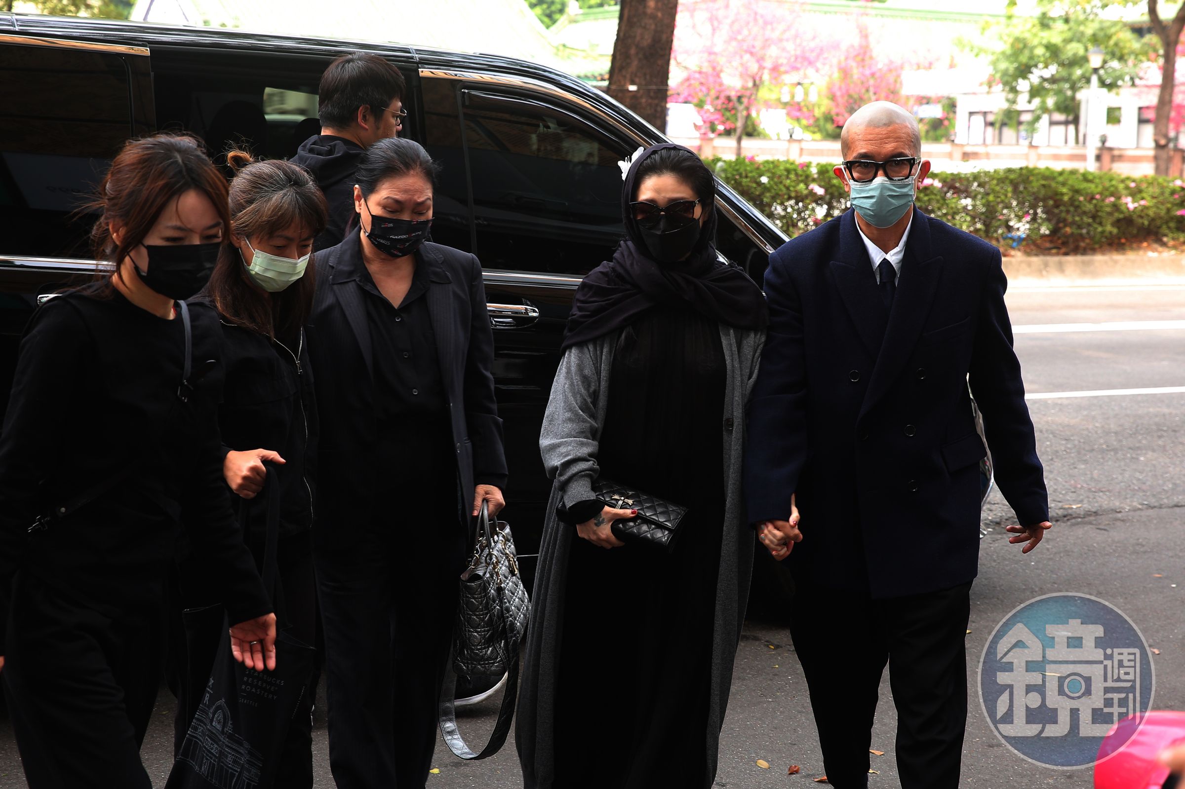 大S經紀人發聲明再轟張蘭,也替大S不平與心疼並解釋為何走光、指甲塗紅與露出白髮。(本刊資料照)