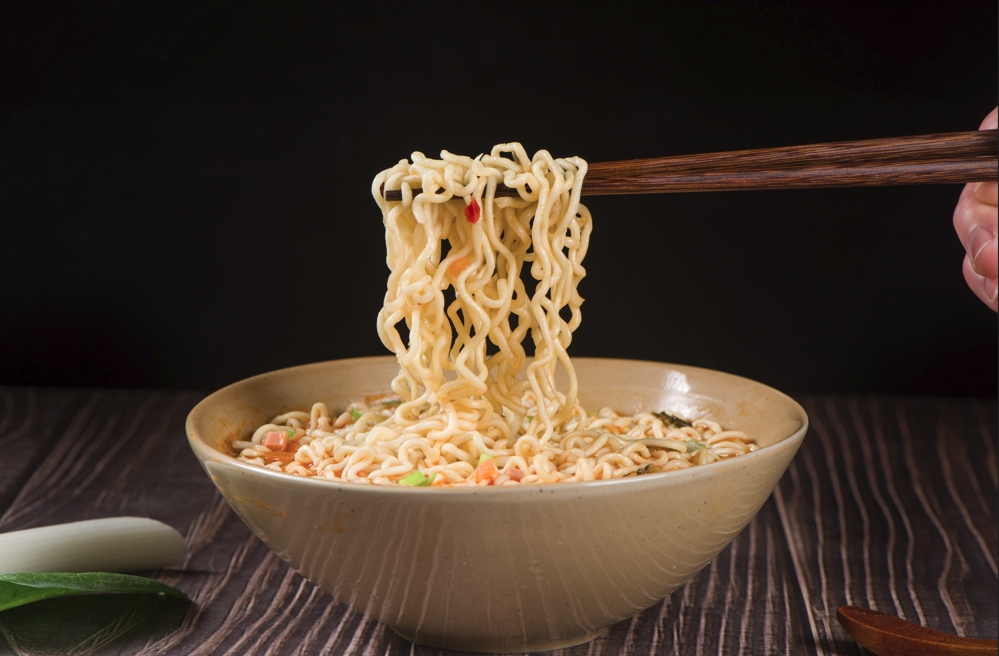 泡麵是許多人家中必備的糧食之一。泡麵示意圖，（東方IC）