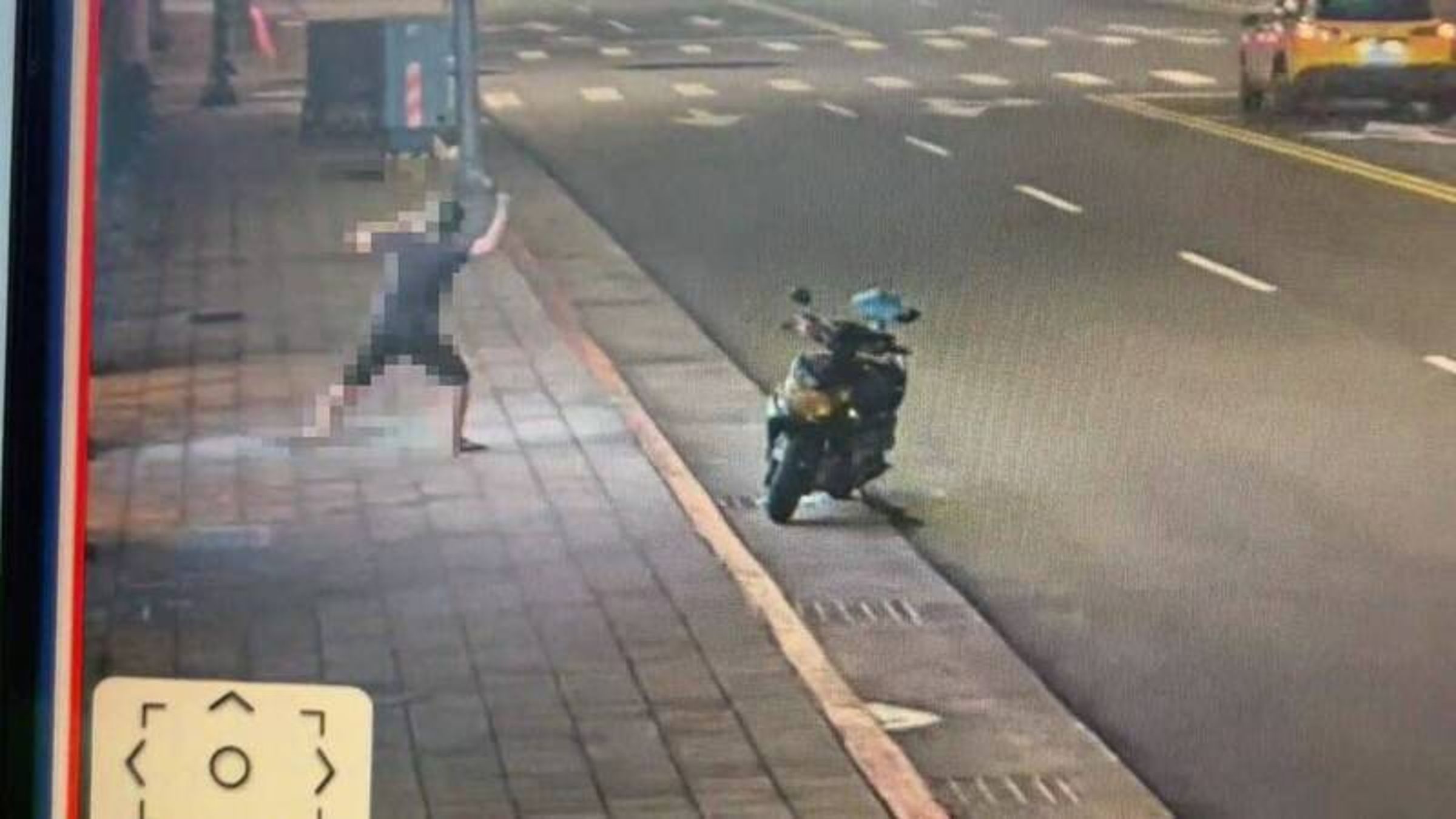 李男懷疑女友做黑的,竟遷怒按摩店,持球棒砸店。(讀者提供)