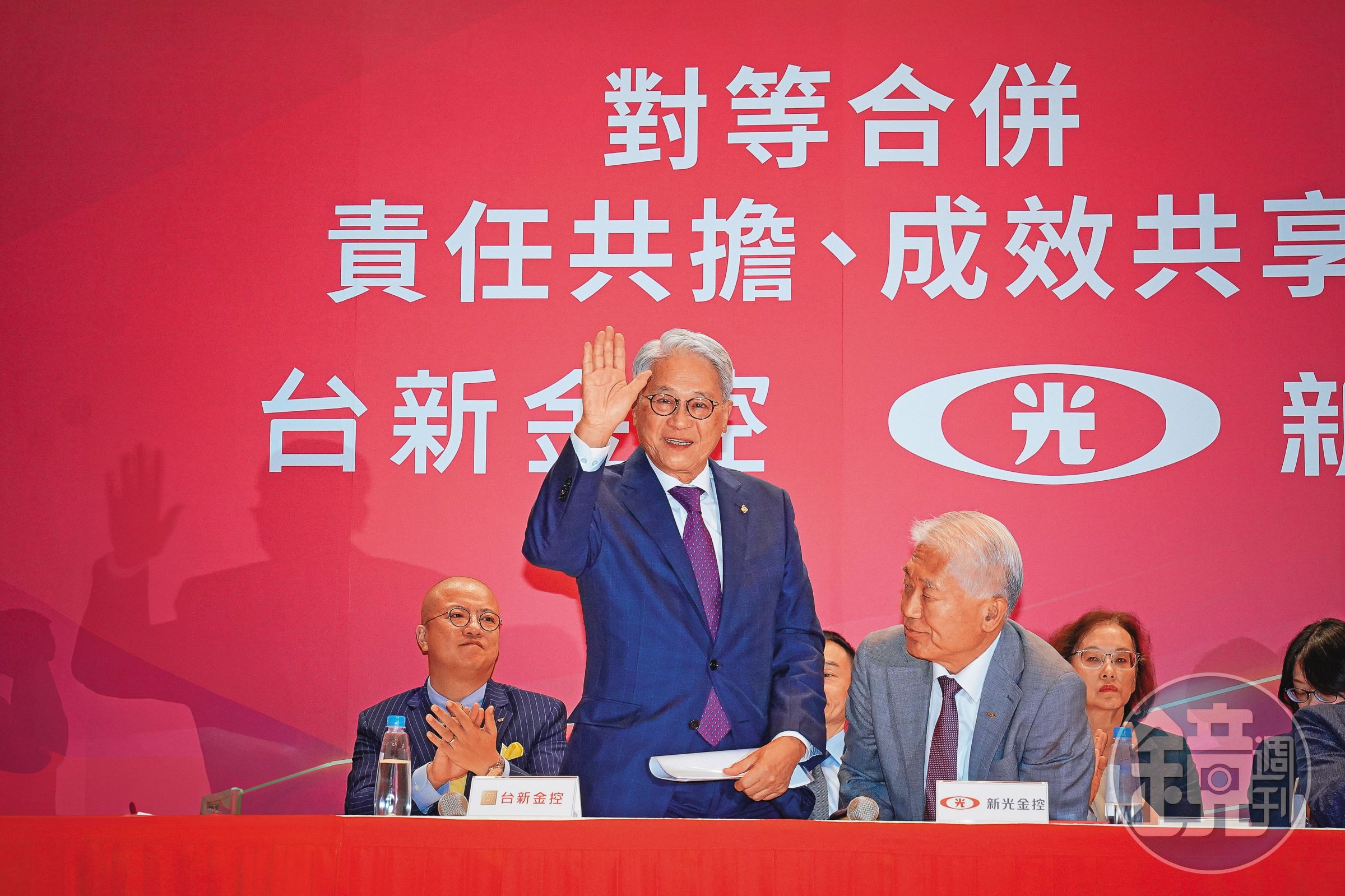 吳東亮推新新併，原打算趕在10月送件金管會，卻遲至今日仍未送件。