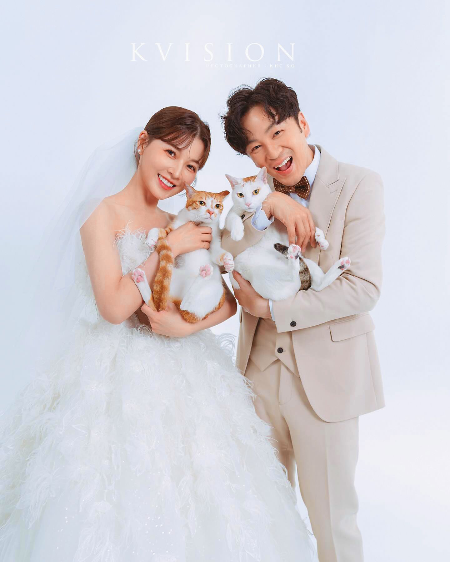 在與許仁杰曖昧完後，謝京穎（左）與張書偉（右）交往並結婚，而且還得到許仁杰祝福。（林莉婚紗提供）