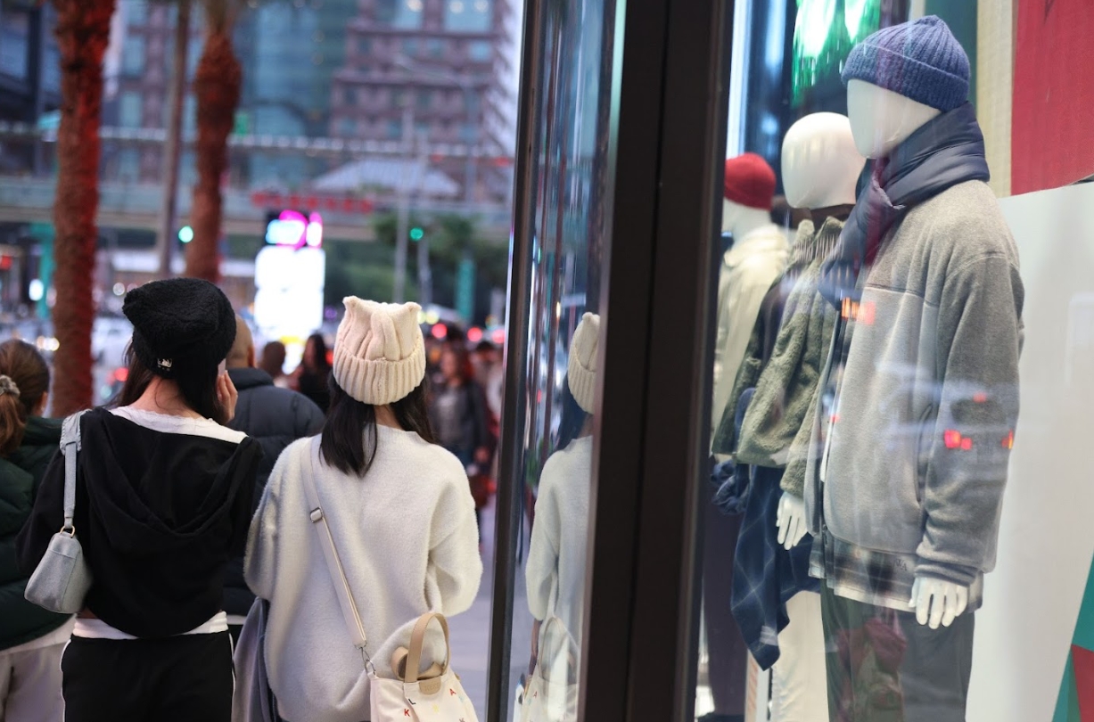 中央氣象署更新對11縣市的低溫特報。（鏡報劉耀勻）