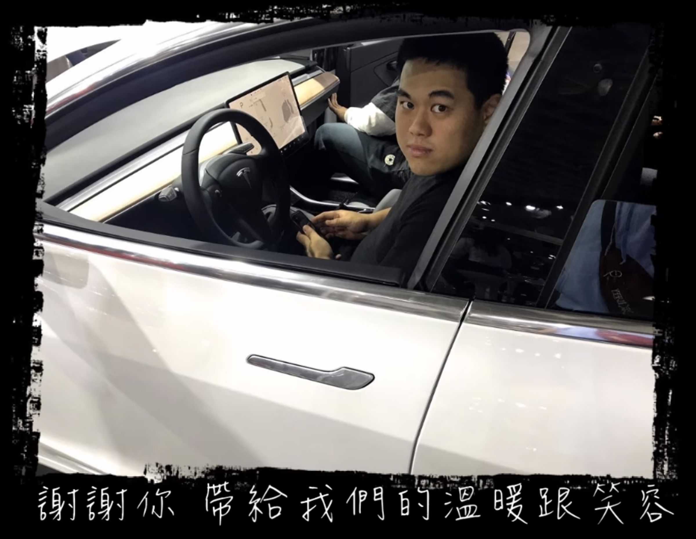 新竹勇消游尚樺日前不幸命喪火場,今告別式同仁哀痛送他最後一程。(翻攝自新竹縣政府消防局臉書)
