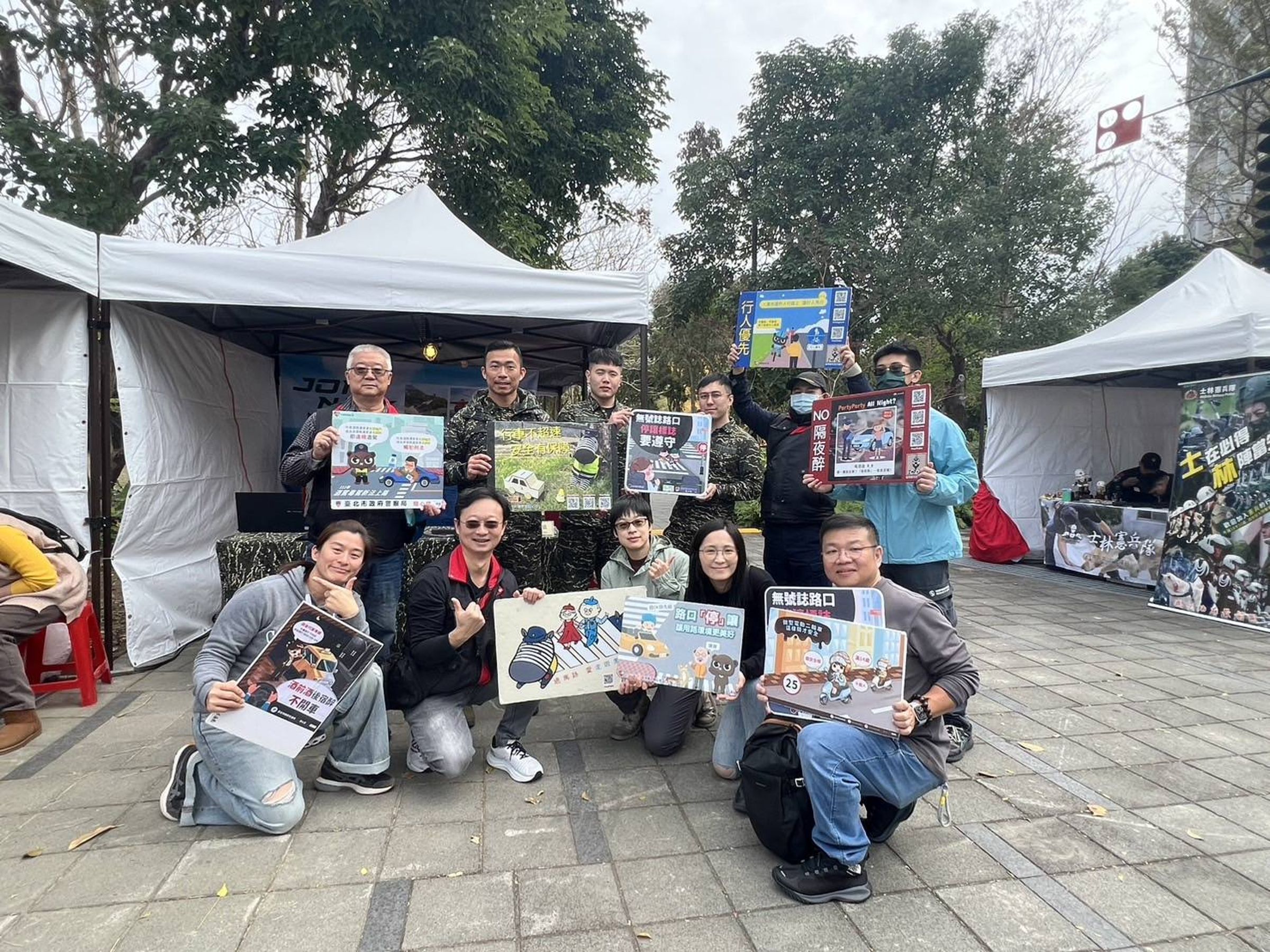 台北市警局交通大隊舉辦「防災Everybody 安全隨時Ready!」園遊會活動,現場吸引大批民眾參與。(市警局提供)