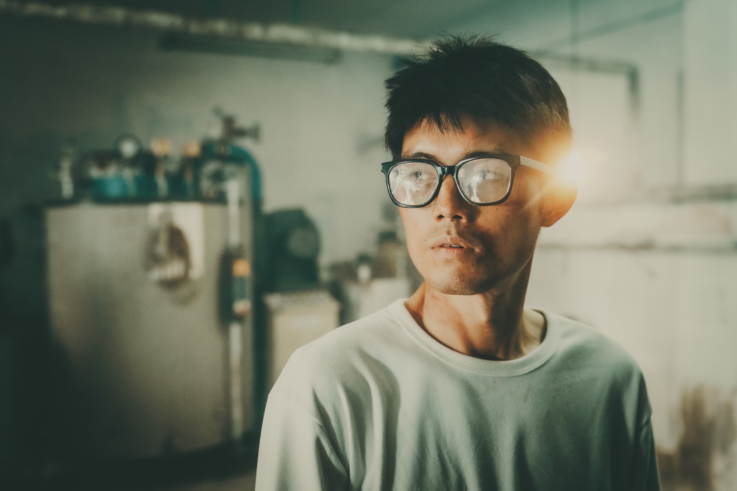 孫淑媚新歌「無罣礙」走沒有人走過的路,期許像《鹽水大飯店》主角文欽(張耀仁飾)一樣勇敢。(公視台語台提供)