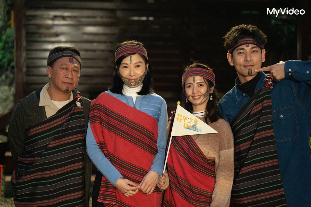 游安順（左起）、張玉嬿、臧芮萱、楊子儀錄製《花甲》。（MyVideo提供）