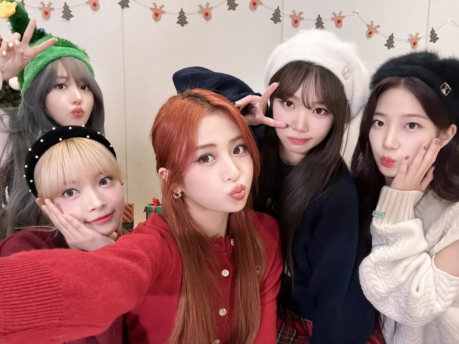 南韓人氣女團LE SSERAFIM（圖）將來台參加台視主辦的《2024超級巨星紅白藝能大賞》，沒想到抽票活動被網友質疑內定。（翻攝推特@le_sserafim）