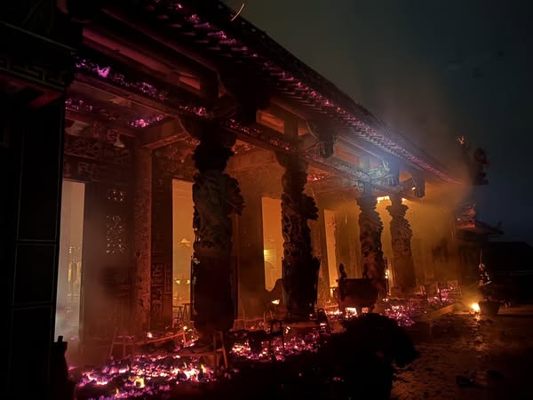 碧山巖今（14日）凌晨3時許發生火警意外。（翻攝自臺北市政府消防局臉書）