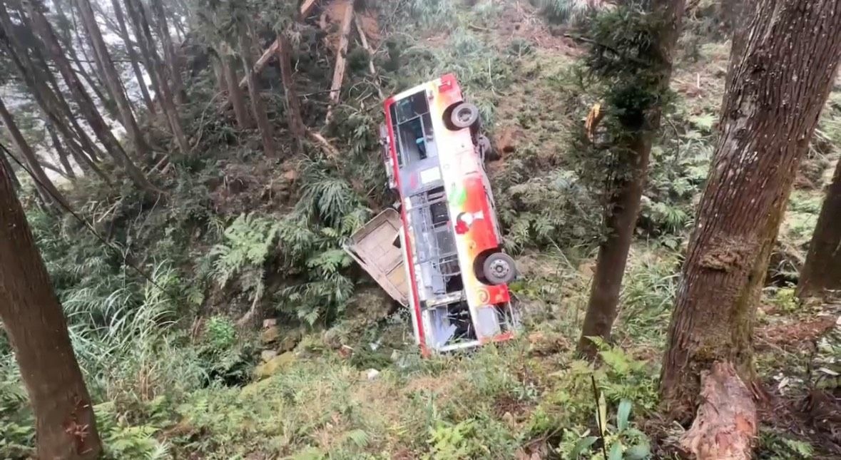 南投竹山鎮杉林溪自然園區花卉中心今（9日）發生重大車禍。（翻攝畫面）