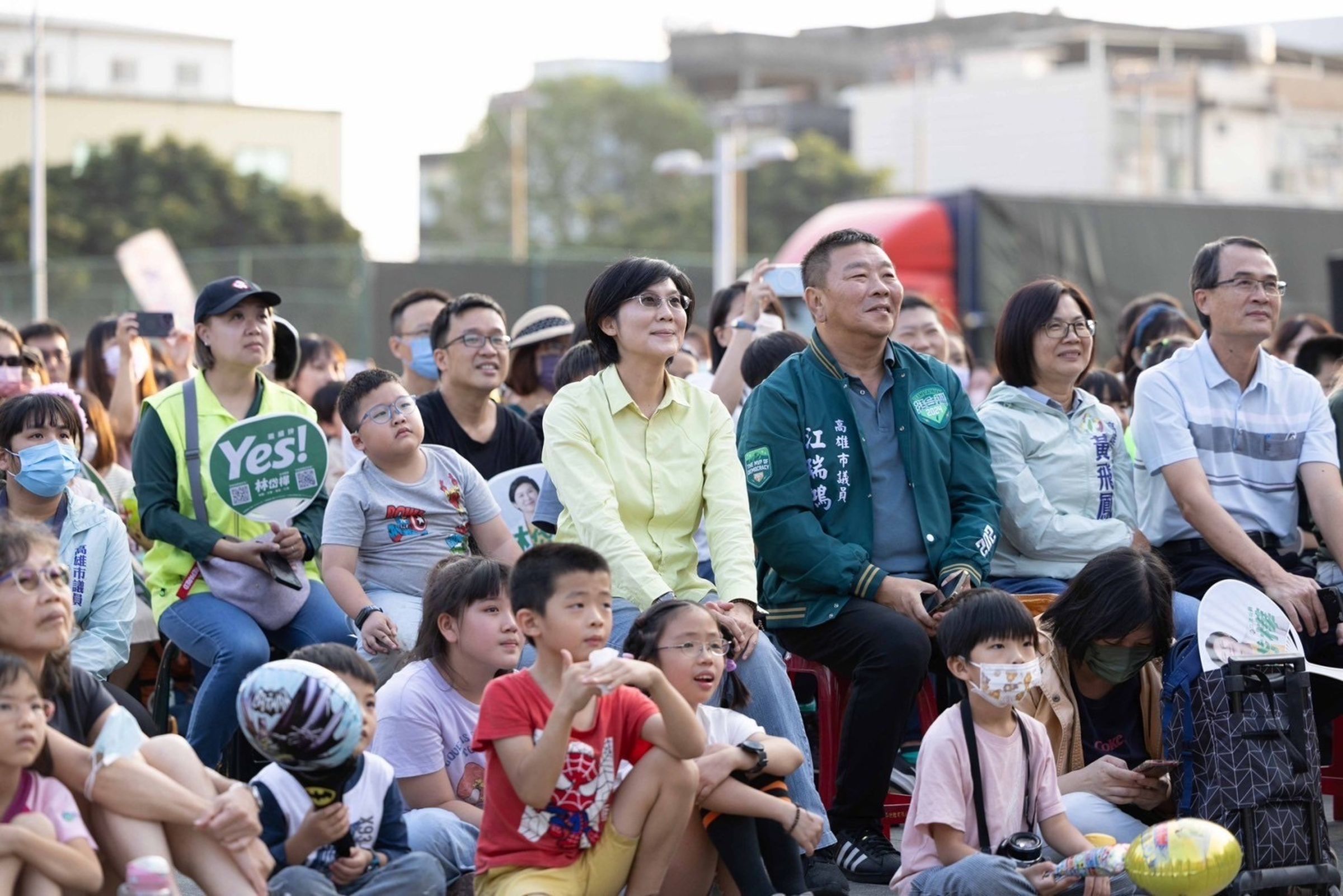 林岱樺邀請紙風車劇團演出，吸引4000名大小朋友到場同歡。（林岱樺辦公室提供）