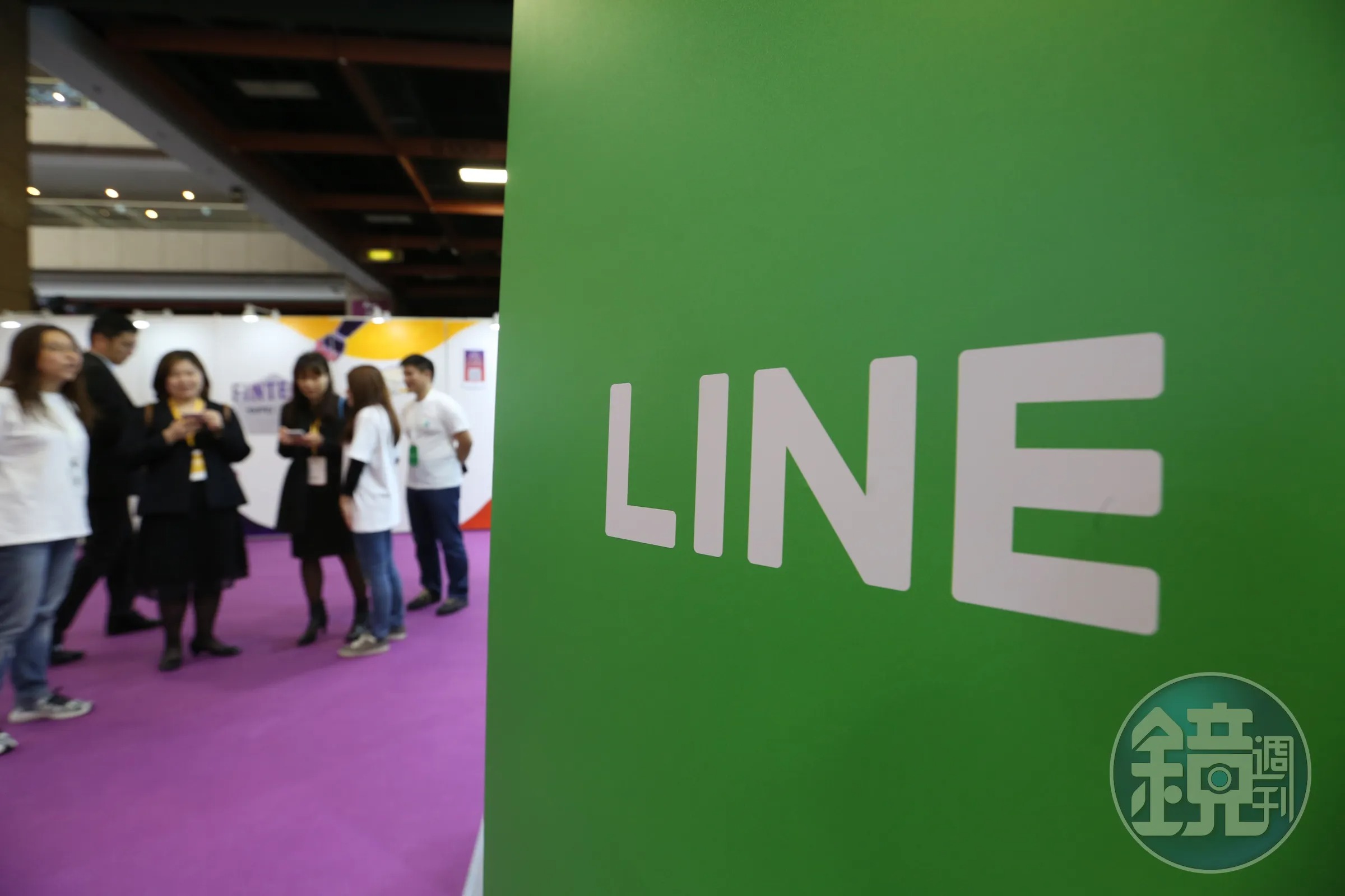 LINE貼圖小舖有些許「驚悚、血腥」貼圖，有網友提供解決辦法，希望能幫助網友不被嚇到。（本刊資料照）