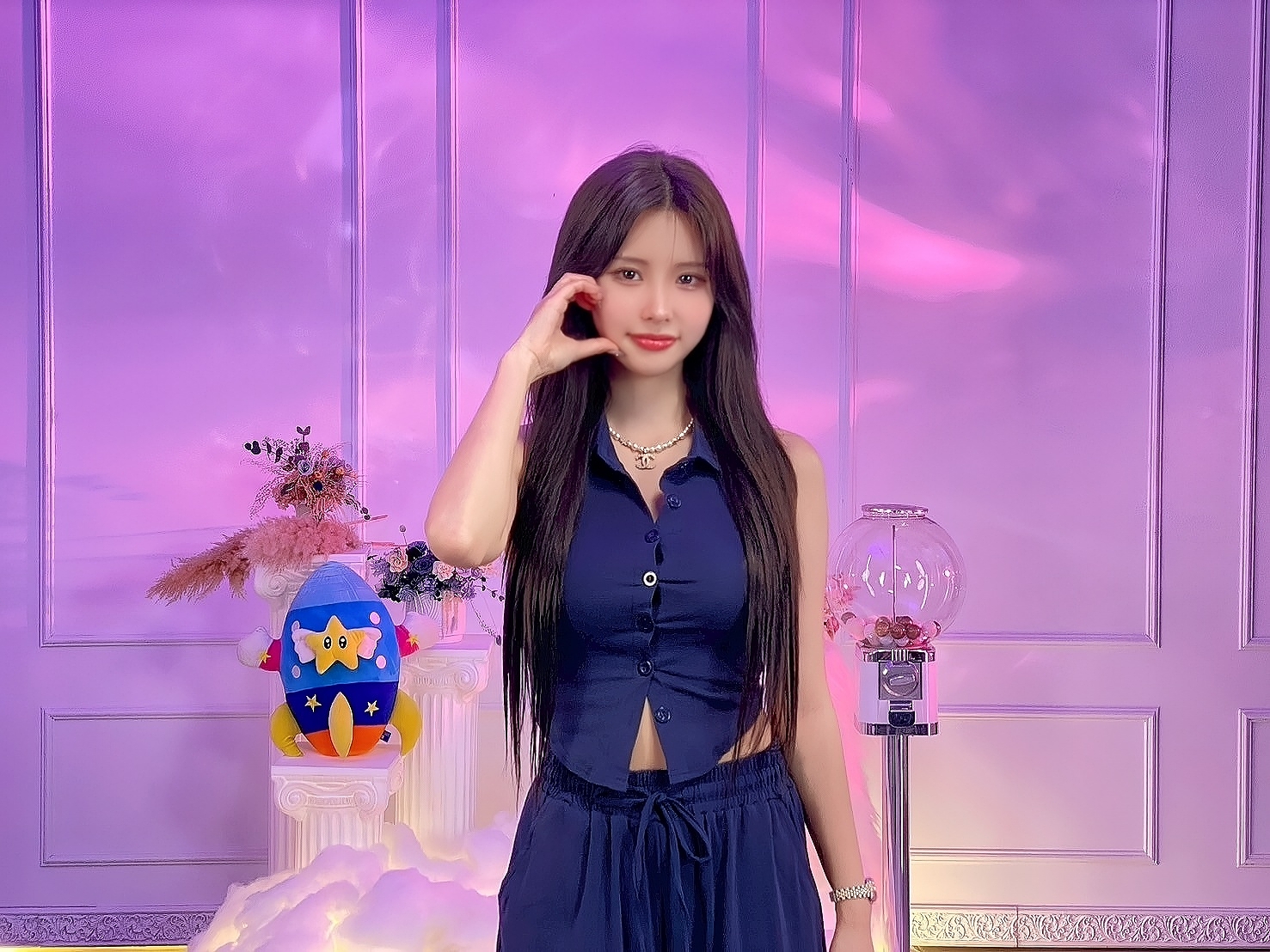 全恩菲浪LIVE首次開播，秀中文：「你們不要看別人，大家都要來看恩菲！」 粉絲驚呼！