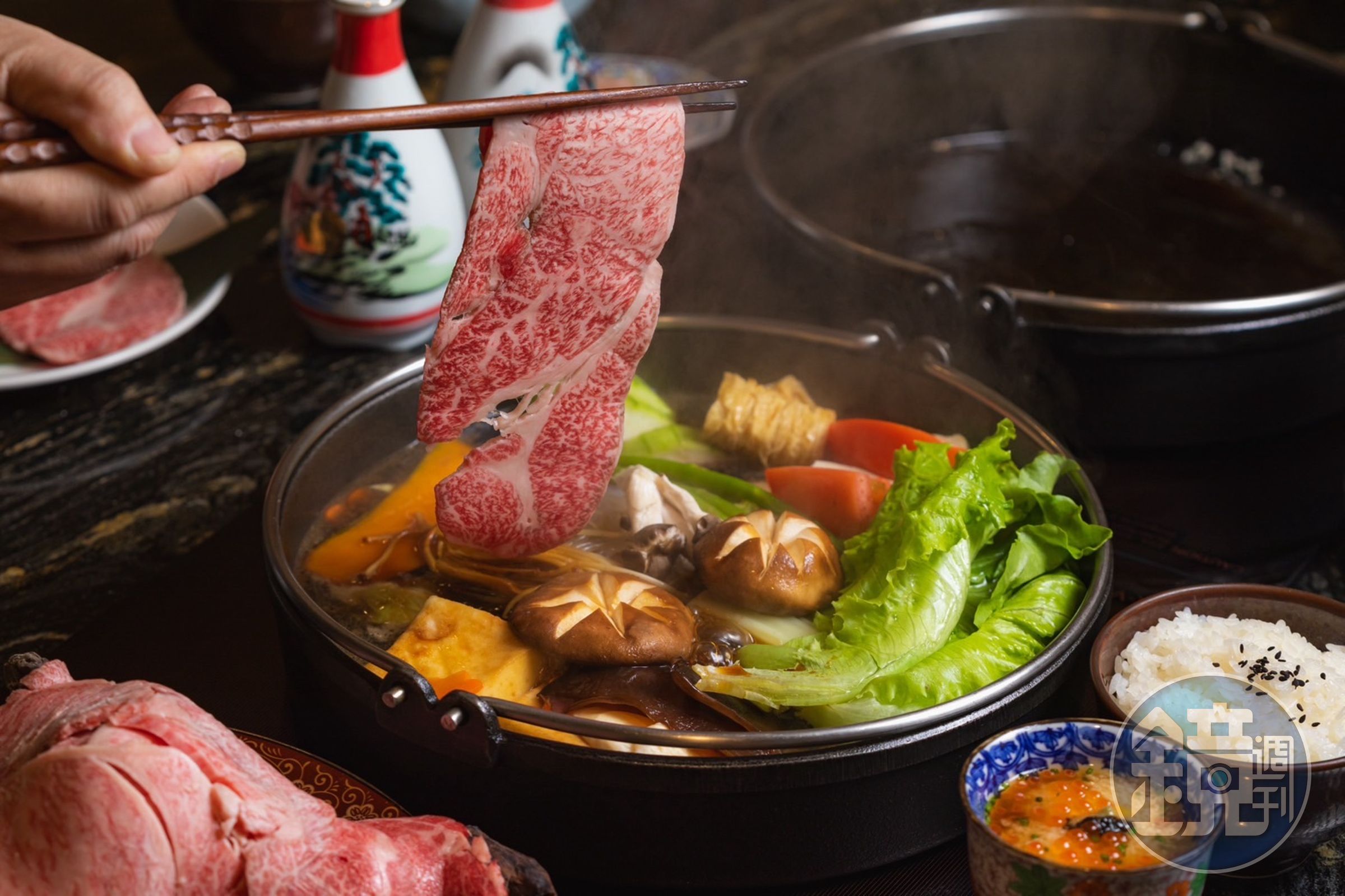 「橋山.壽喜燒」的品嘗順序，先關西，後關東，完整復刻日本老店的傳統壽喜燒風味。