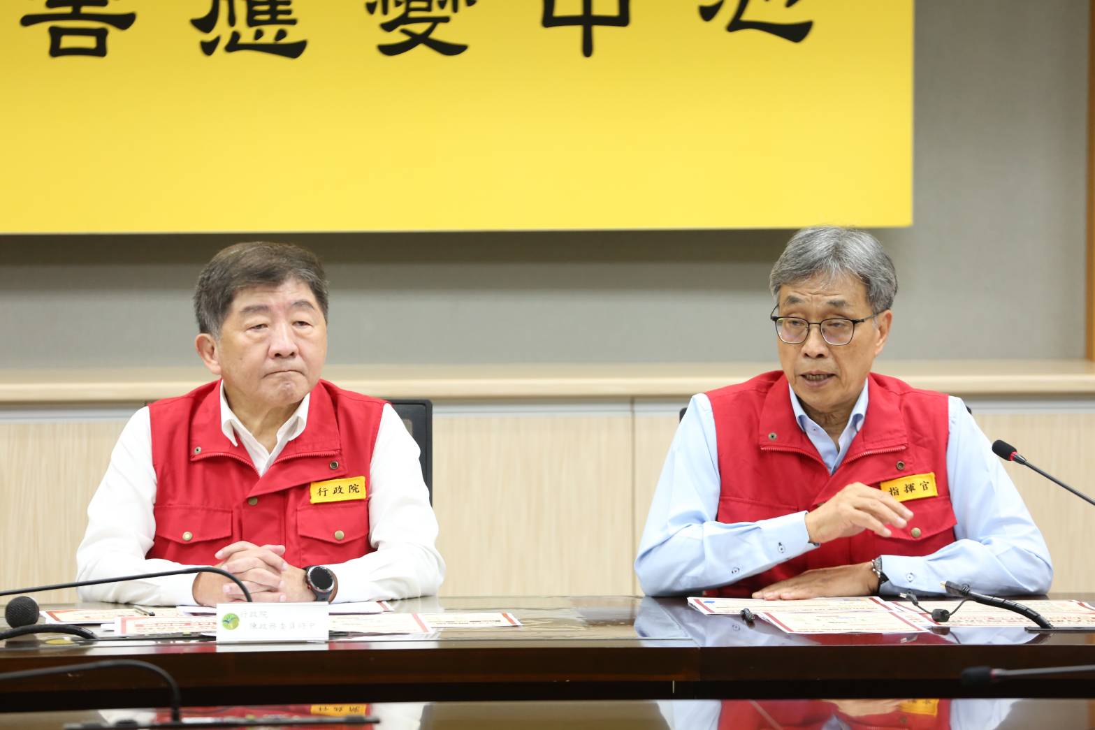 農業部長陳駿季今日表示，由於無新增個案，預計明日12時就會開放活豬運輸，週五0時解除禁宰與屠體。（鏡報李鍾泉；本刊資料照）