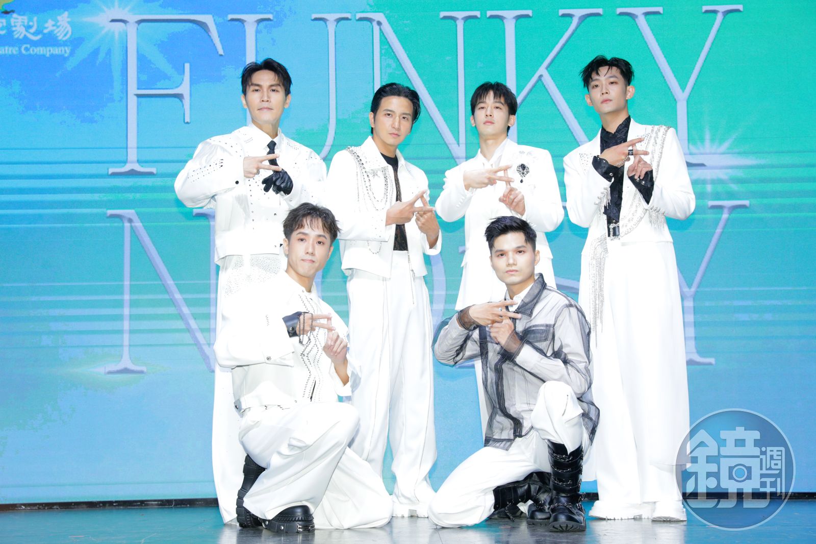 音樂劇《Crash, Boom Boom Love!》預計10月24日在臺北市藝文推廣處城市舞台首演,小樂(後排右二)退出後,原角色將由其他演員接替