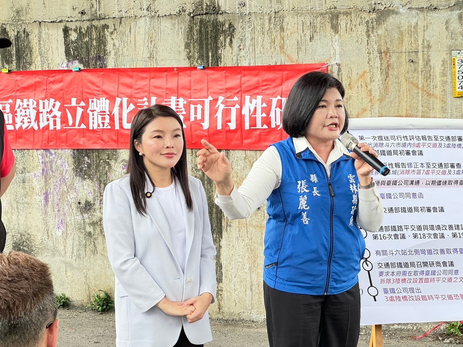 張嘉郡邀集相關單位辦理會勘，統合交通部、台鐵公司與雲林縣政府等多方意見，拍板臨時平交道過渡調整方案，拚讓斗六鐵路高架化邁出一大步。（張嘉郡辦公室提供）