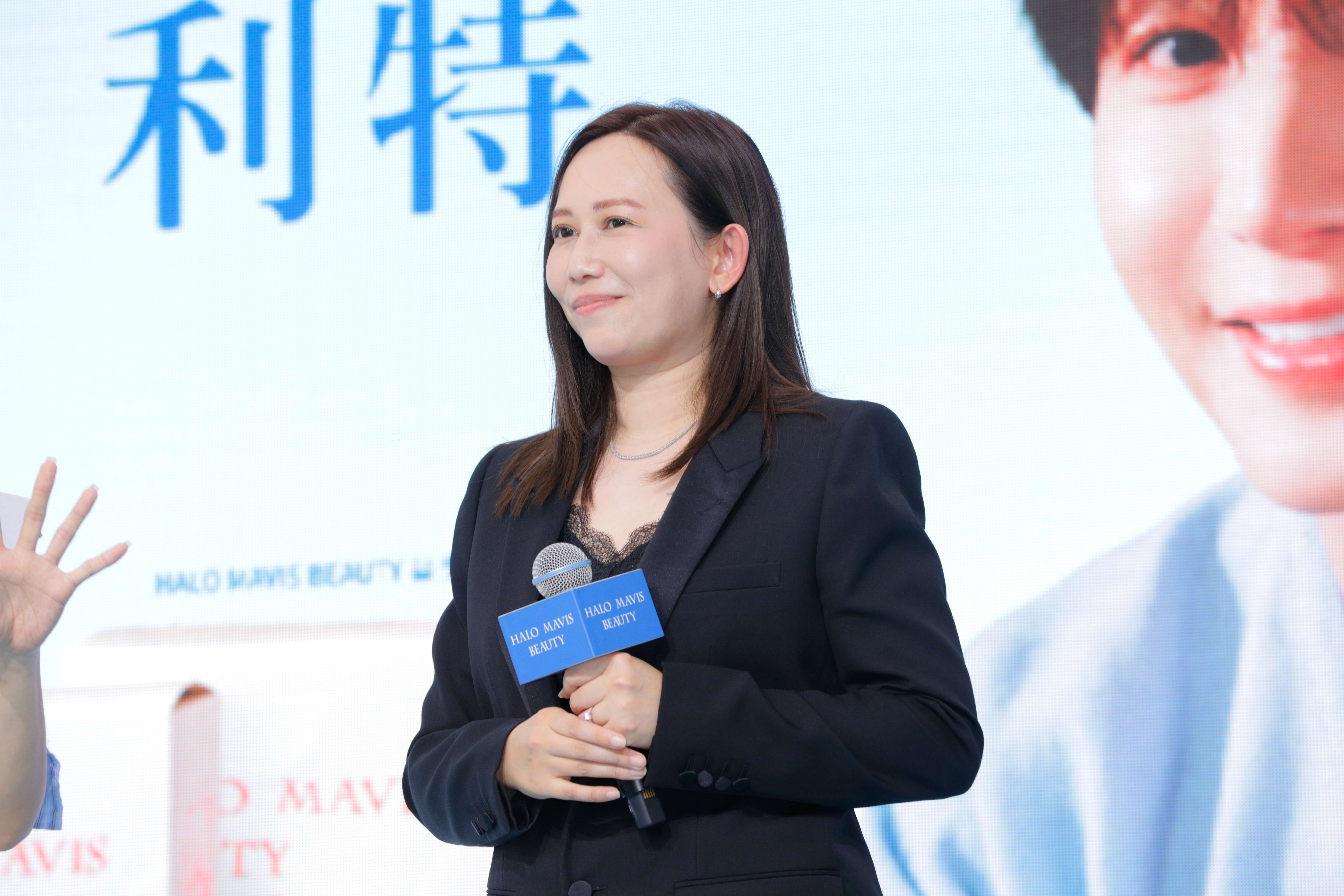 瑪菲司談到首次投入大型品牌代言,笑稱壓力大到「都快掉髮了」,希望從商品到檢驗細節都做到最好。