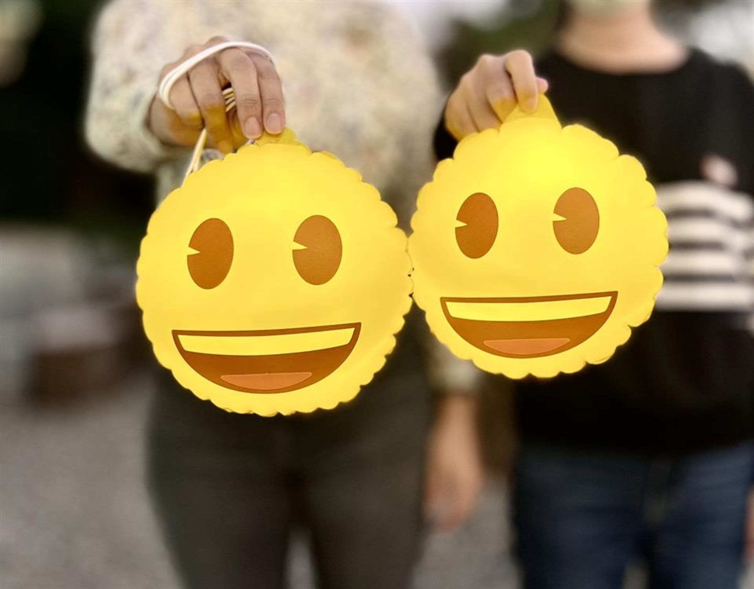 「2025彰化月影燈季」28日當天會發送限量超可愛2,000個emoji小提燈。（彰化縣政府提供）