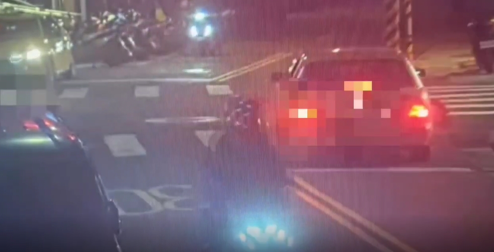 北投70多歲男酒駕自撞電線桿，測出0.65當場遭逮。（警方提供）