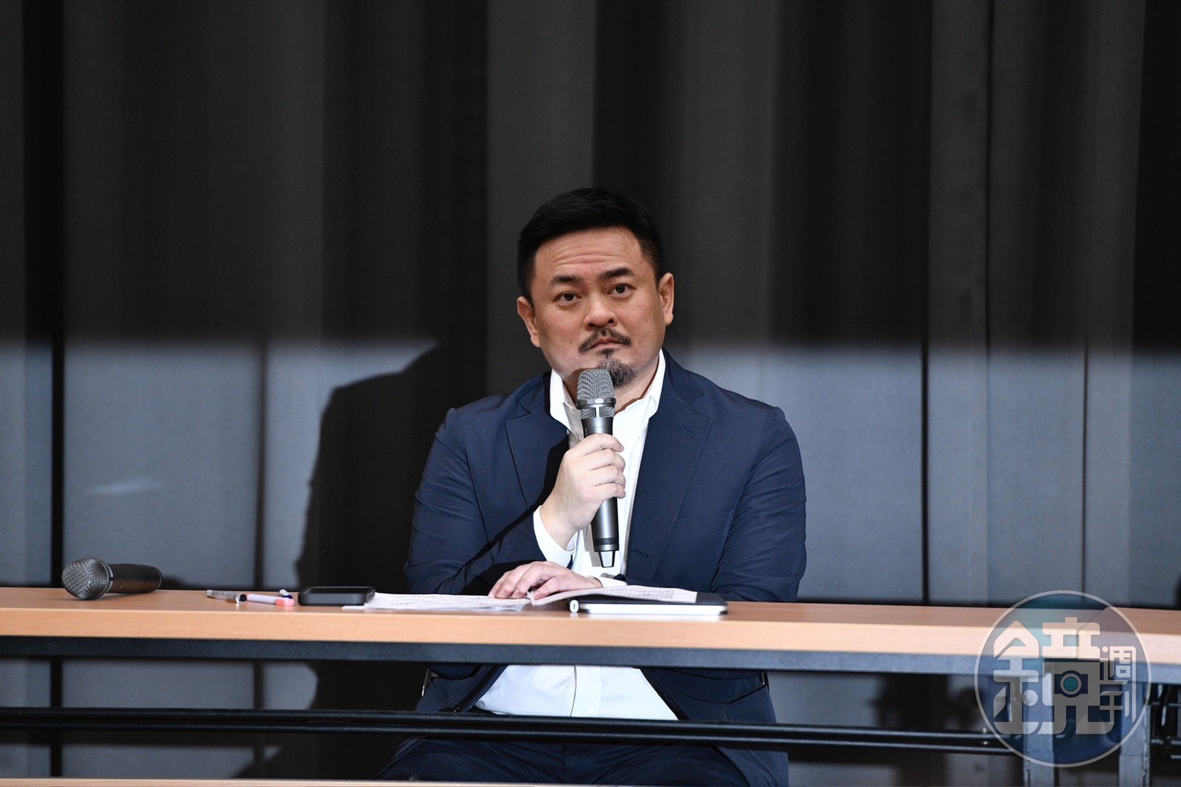 勞動部今日召開北分署公務員輕生案重啟調查報告記者會，部長洪申翰證實，前北分署長謝宜容的高壓管理是悲劇發生主因。