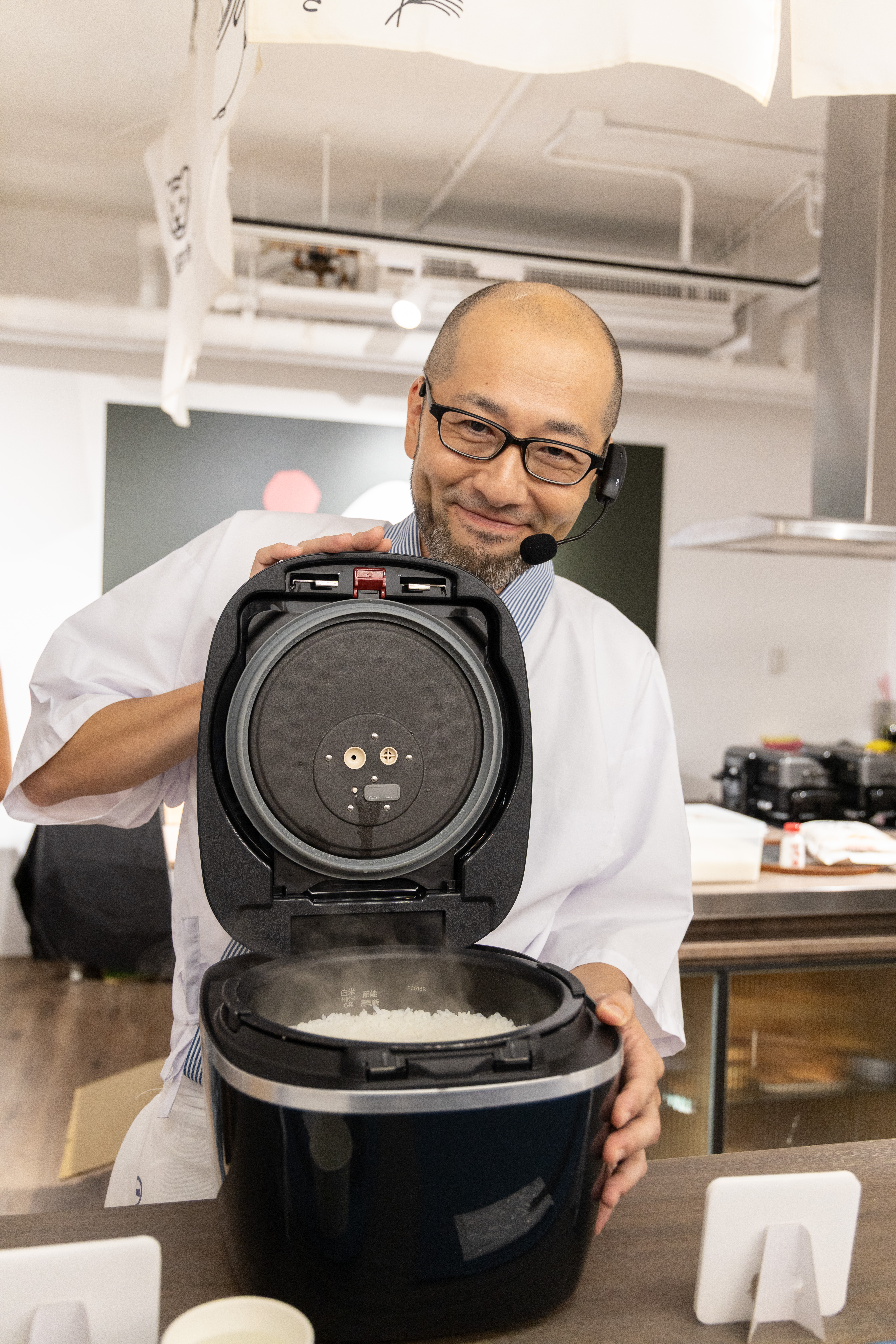 三浦洋介表示這款電鍋煮出來的白米飯和土鍋的口感與風味極度相近。