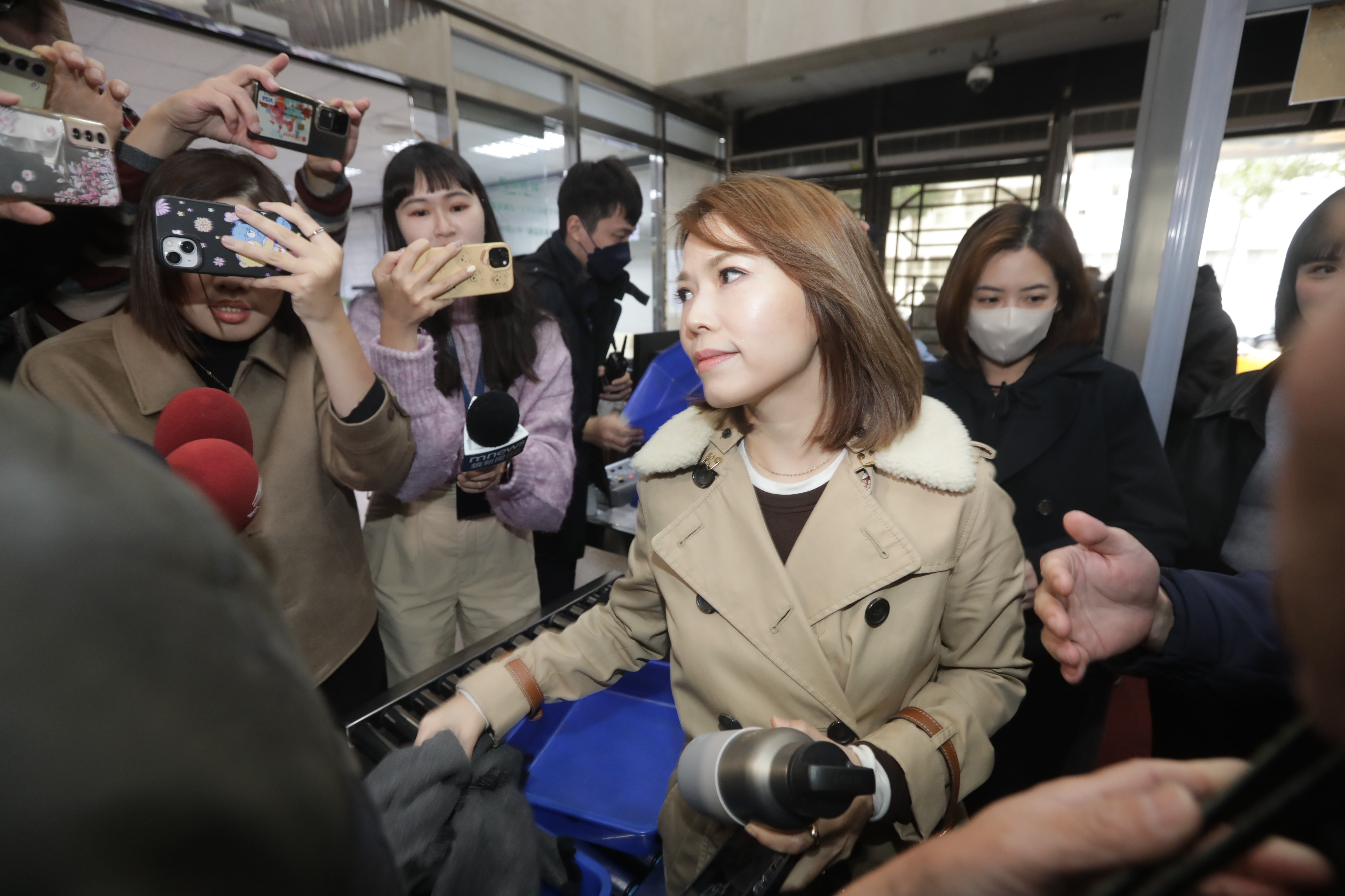 陳智菡、黃瀞瑩推銷競選物品抽佣，恐面臨1年以上7年以下刑責。