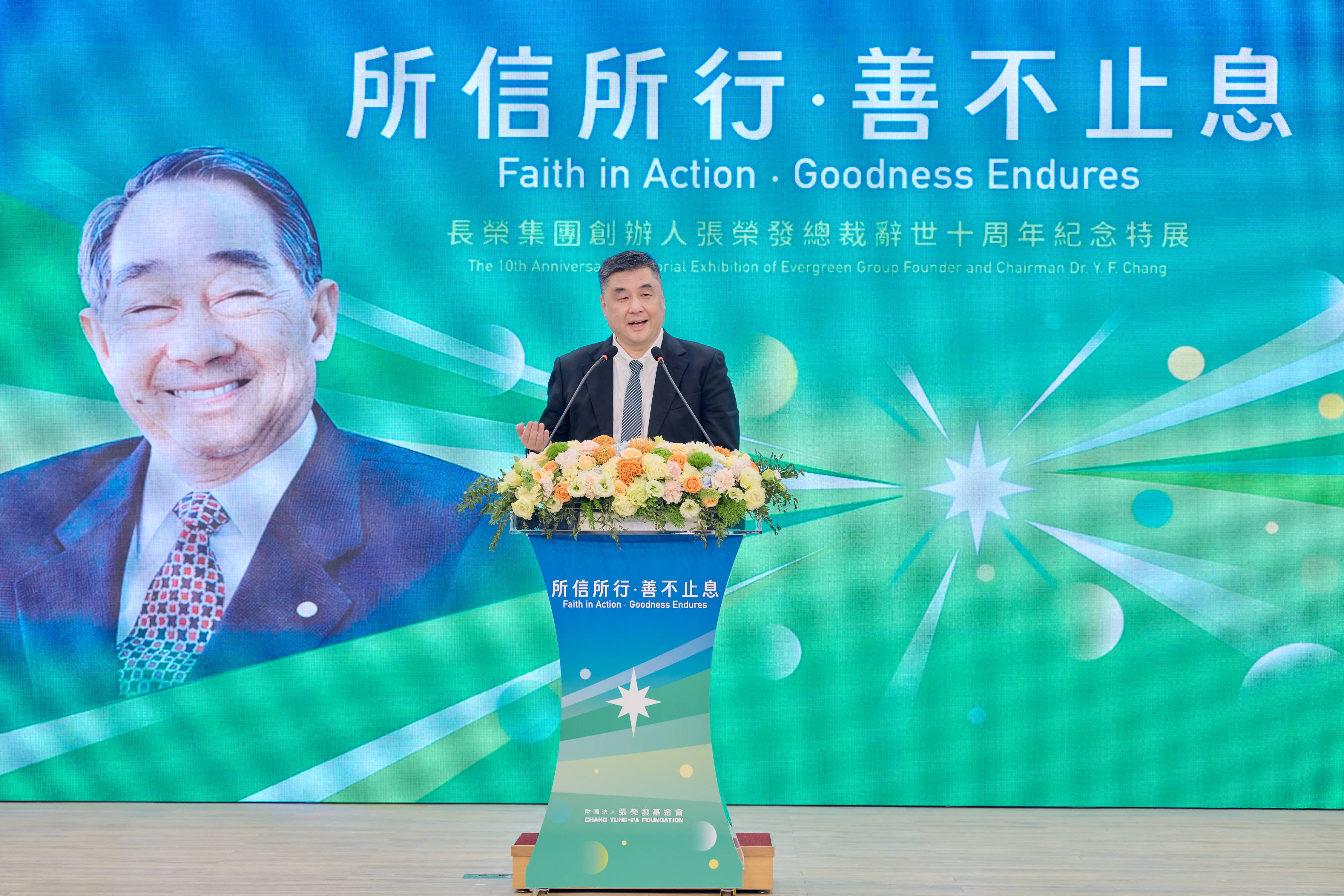 《本心:張榮發的心內話與真性情》作者陳俍任提到,張榮發曾把受贈的「筷子船」與「棉花」珍藏在身邊,也映照他始終相信「給人一次機會」,讓改變有可能發生。