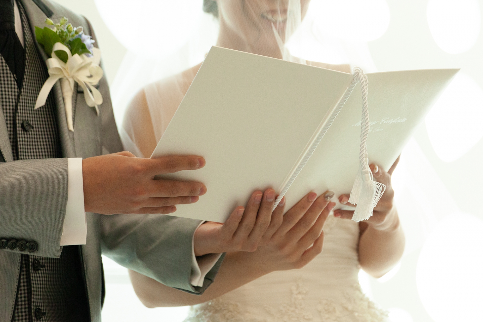 網友透露最近收到不熟同事的喜帖，讓他苦惱是否需要為了人情而出席。（示意圖，photoAC）