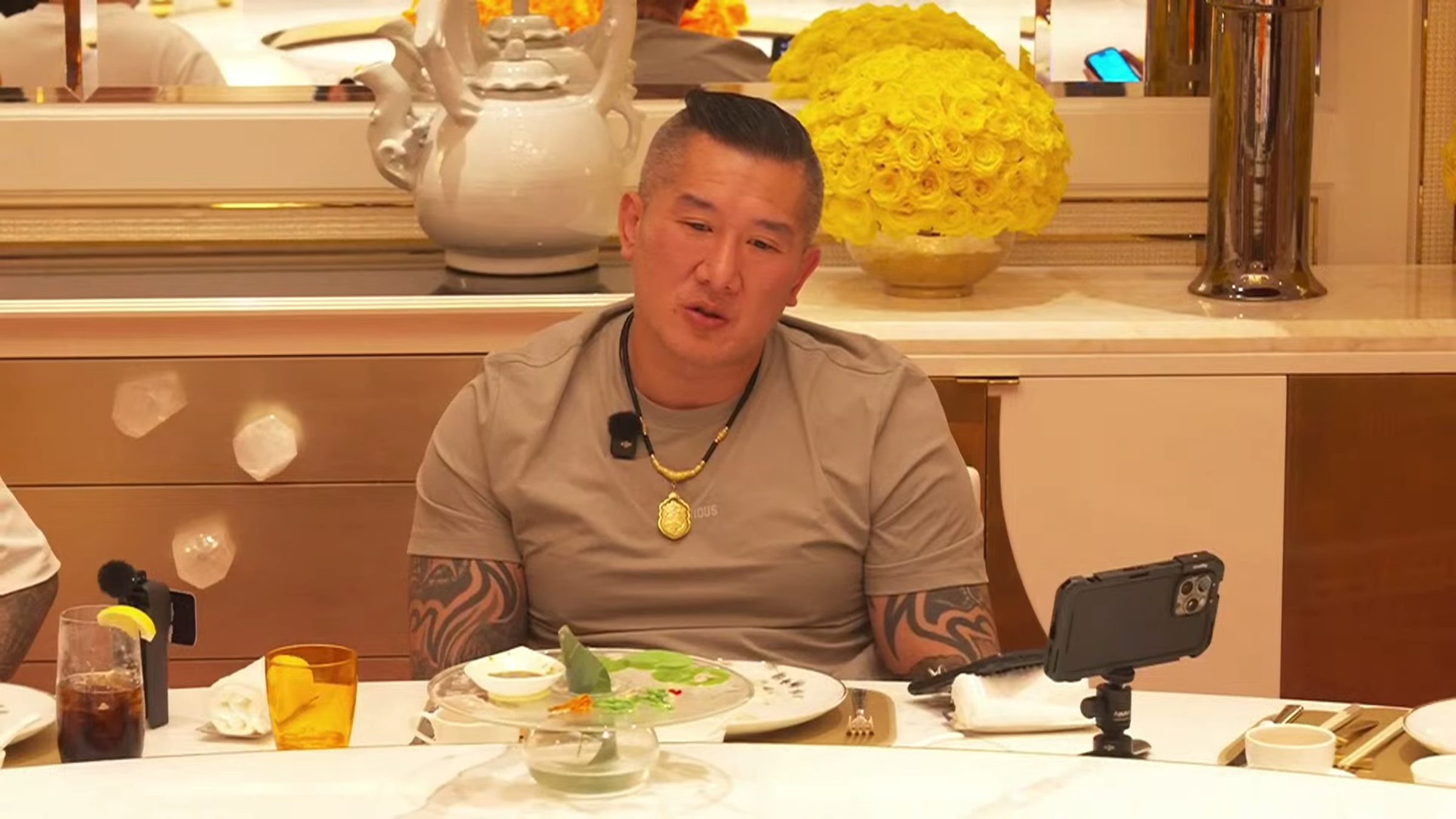 館長在澳門直播時無奈透露，無法申請抖音及B站帳號，不僅沒有賺到錢，這幾次的直播也虧損慘重，未來可能不會再前往中國。（翻攝自館長惡名昭彰YT頻道）