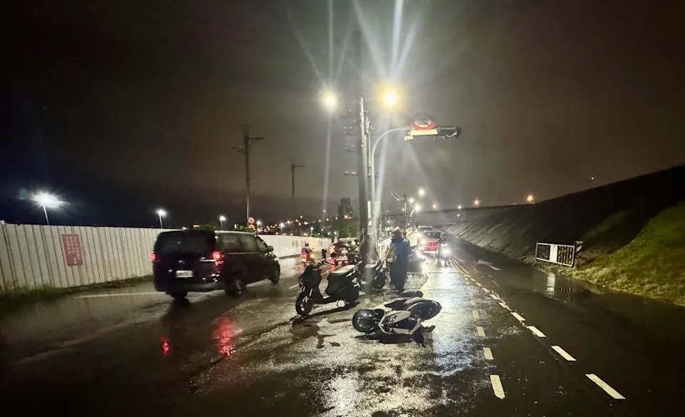 處理車禍遭撞!新莊29歲警全身多處擦挫傷 疑雨天視線不佳釀禍
