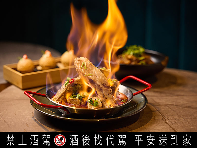 這回探店來到了板橋新開幕的「奔跑小酒館Run Round Bistro」，提供給各位入夜後，與好友小酌微醺的新選擇！