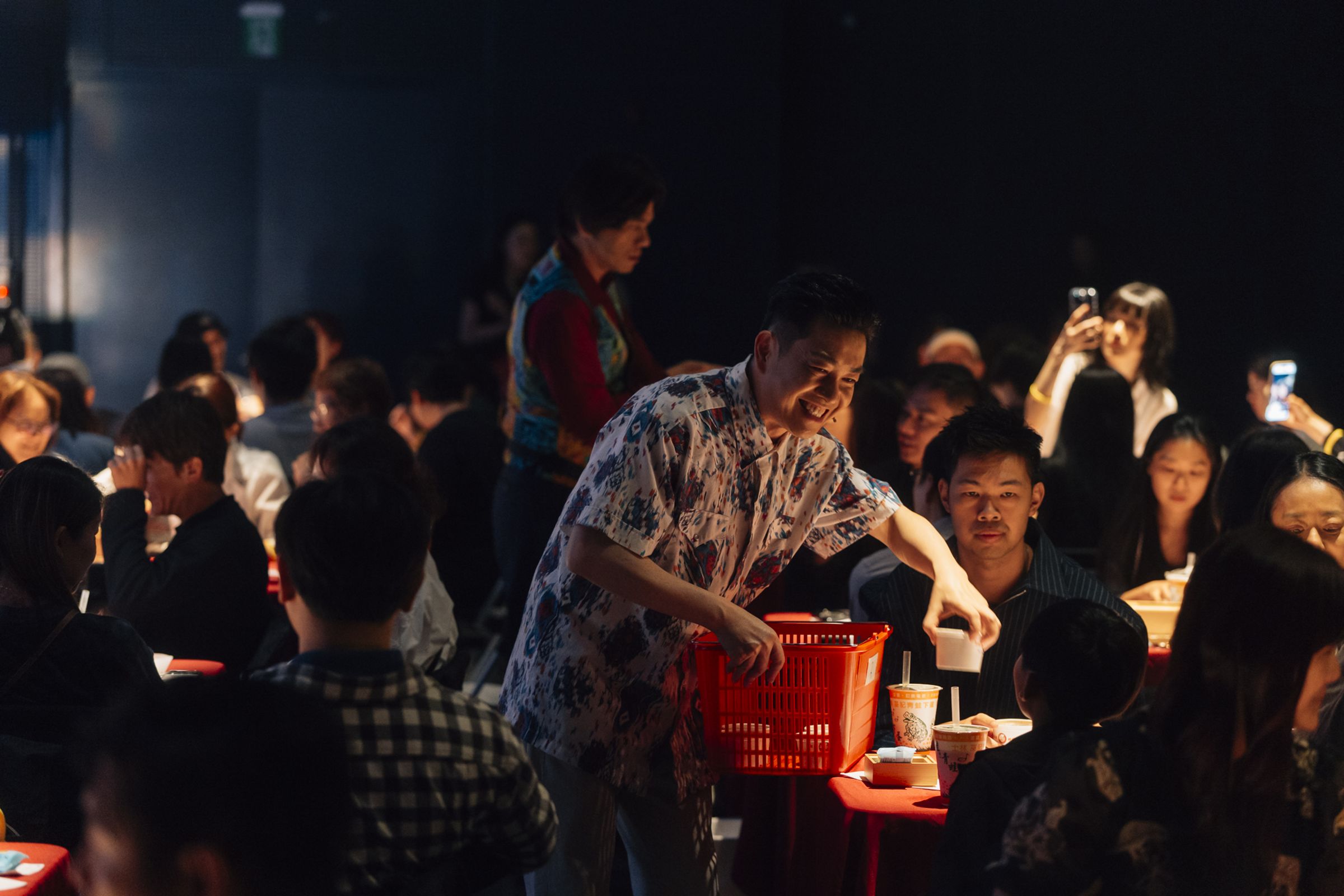 謝念祖認為士林夜市是一個IP，《士林！Yes》則是美食結合表演藝術的範例。（全民大劇團提供）