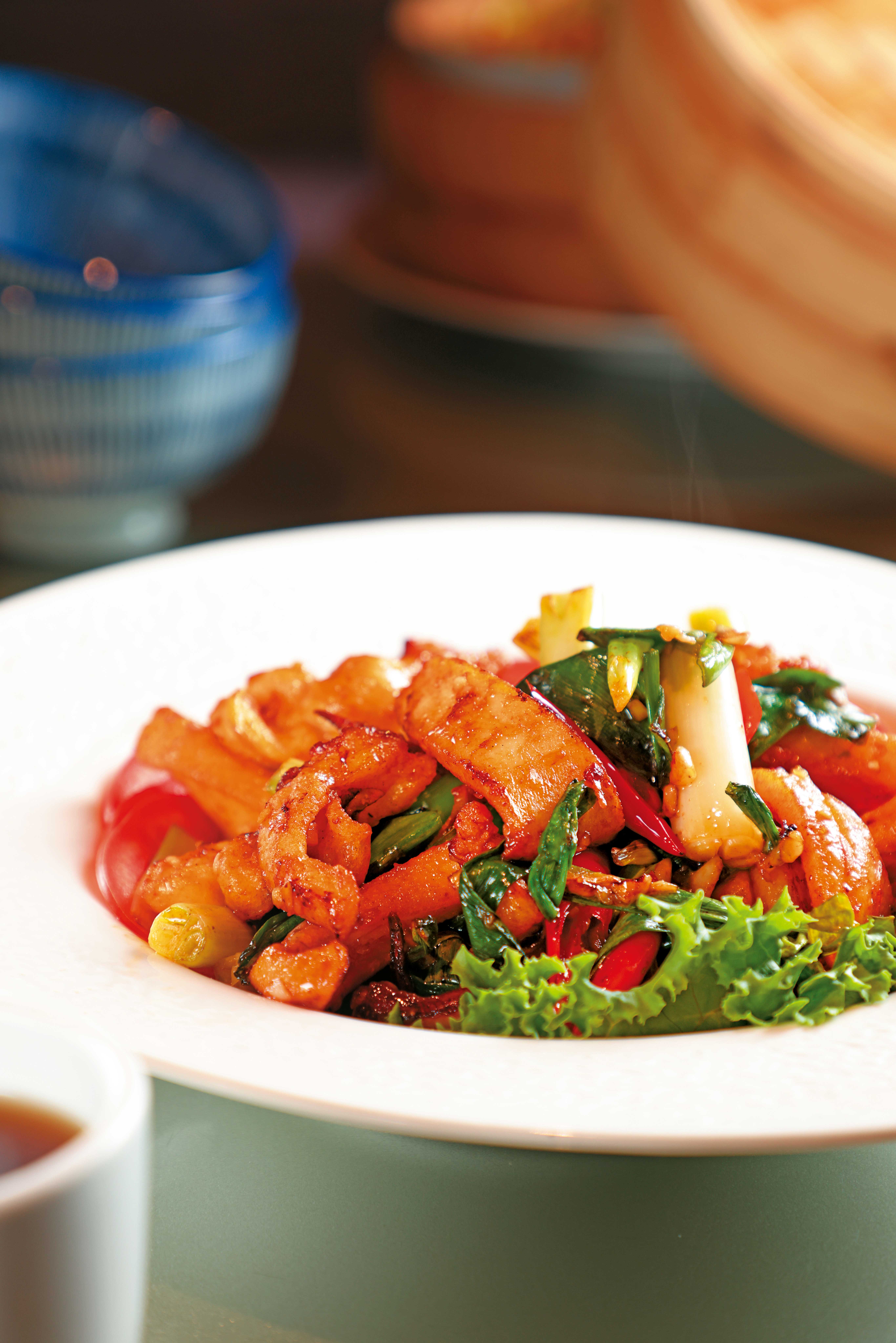 鑊氣十足的「香蒜中卷」是最佳下酒菜。（420元／小份、630元／中份）