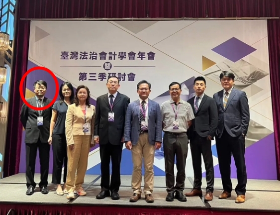 檢察官劉韋宏（左1紅圈）將擔任行政院金融監督管理委員會兼辦法律諮詢、犯罪偵查等法律事務。（讀者提供）