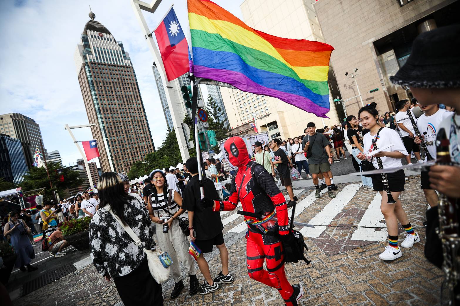死侍現身台北同志遊行街頭。