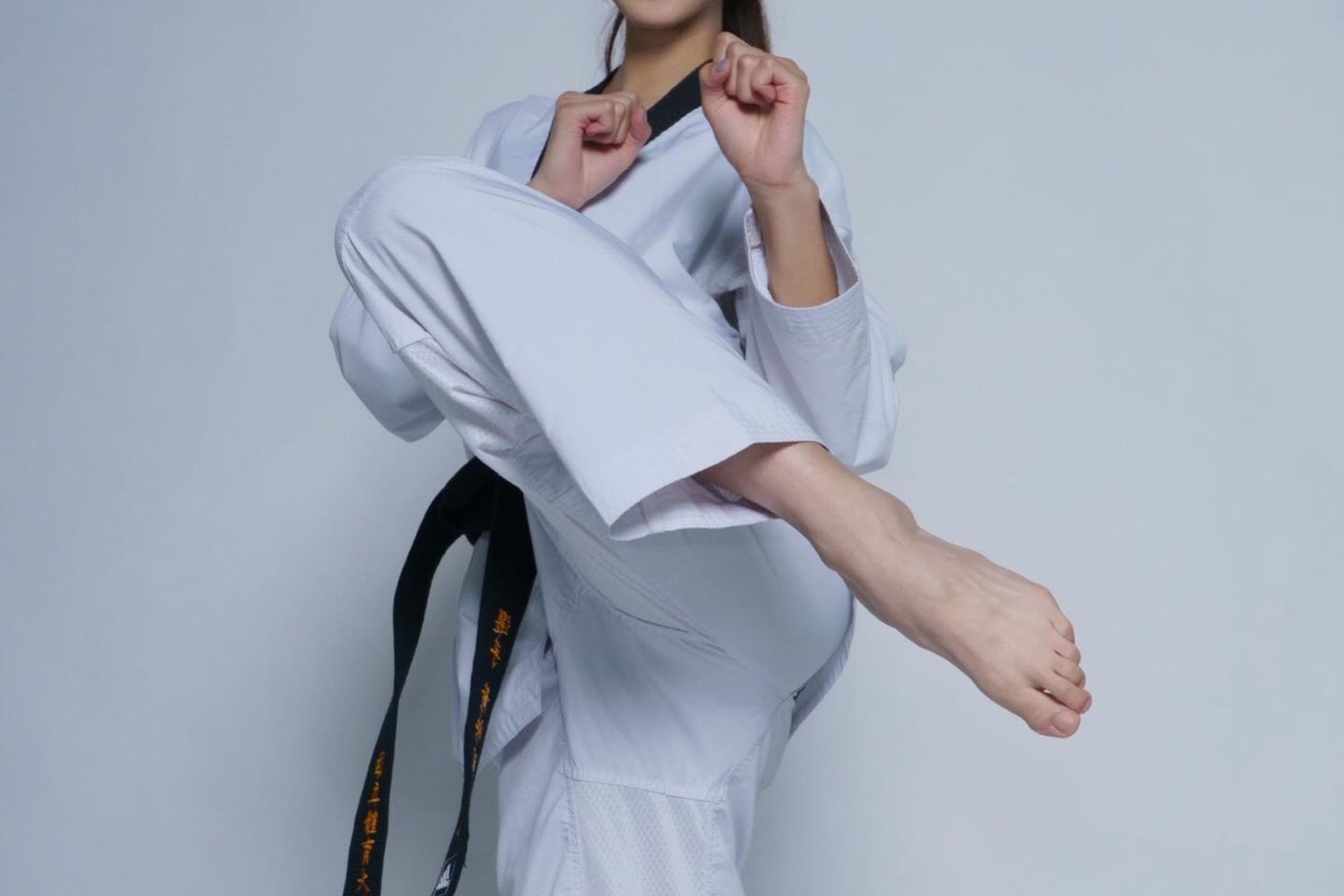 國立體大跆拳道隊粉專介紹女選手的貼文下方,出現一堆意淫留言,引起網友斥責。(翻攝自國立體大跆拳道隊臉書)