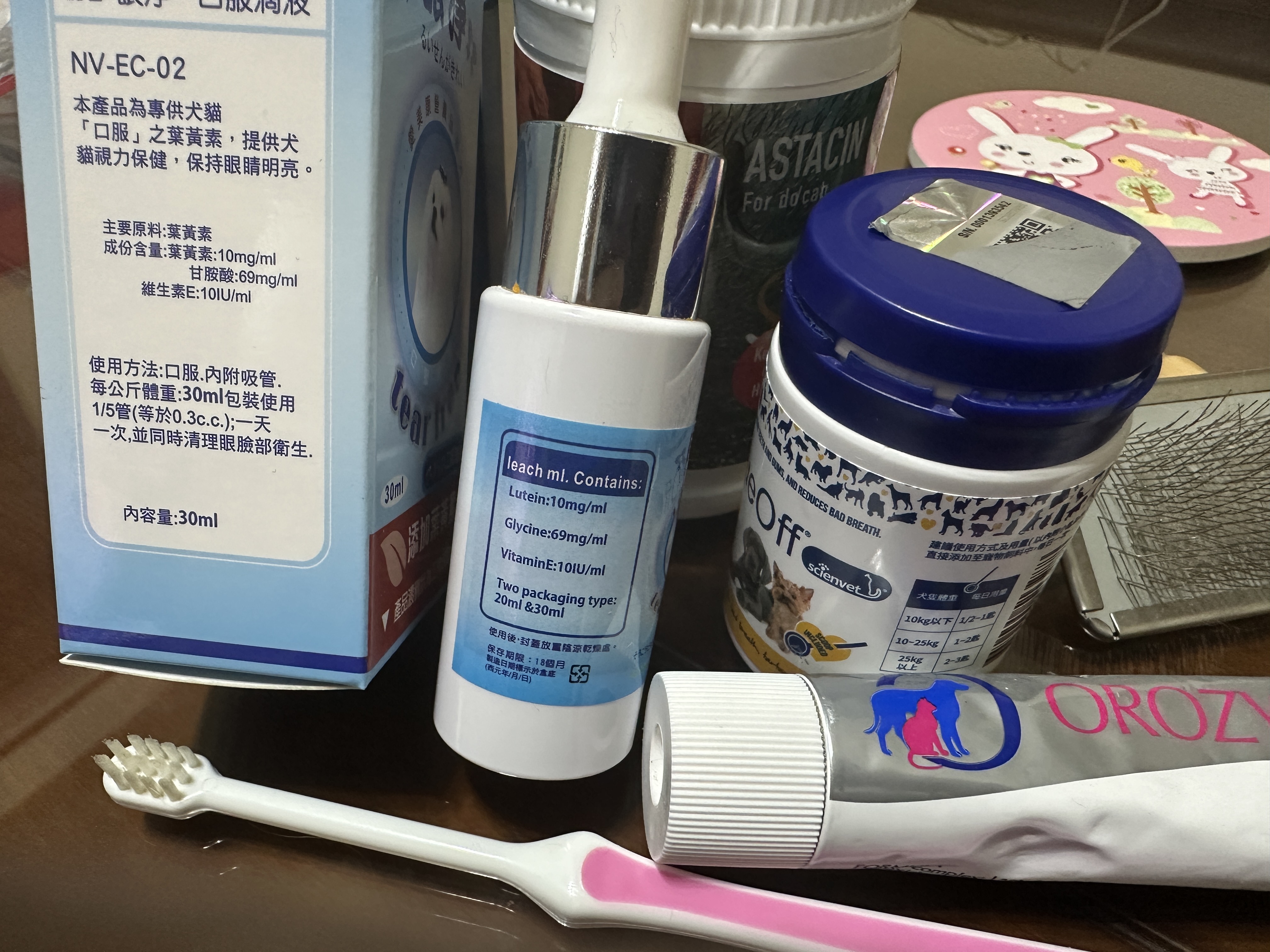 市售寵物保健食品及用品標示不得宣稱醫療效能。（新北動保處提供）