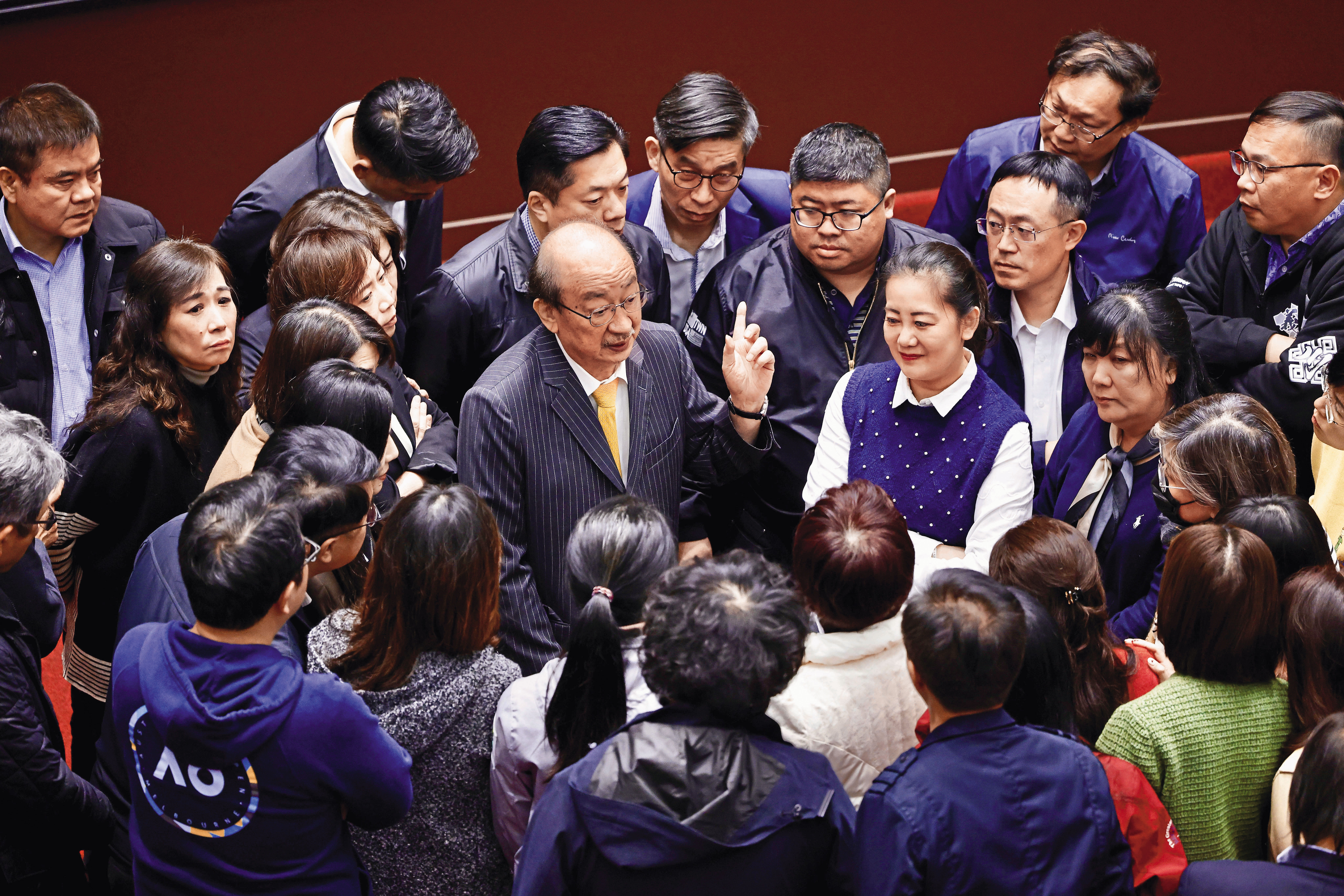 民進黨團目前有8區域立委的罷免案進入第二階段連署。