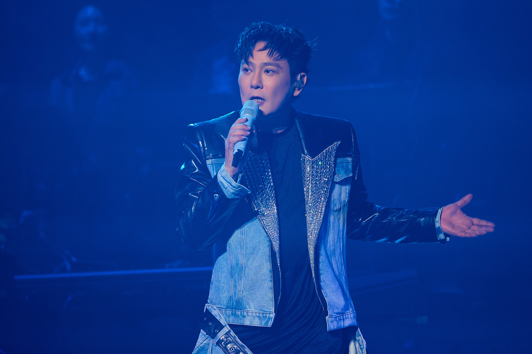 張信哲透露《摯愛》的〈用情〉就是在溫哥華錄的。（潮水音樂提供）