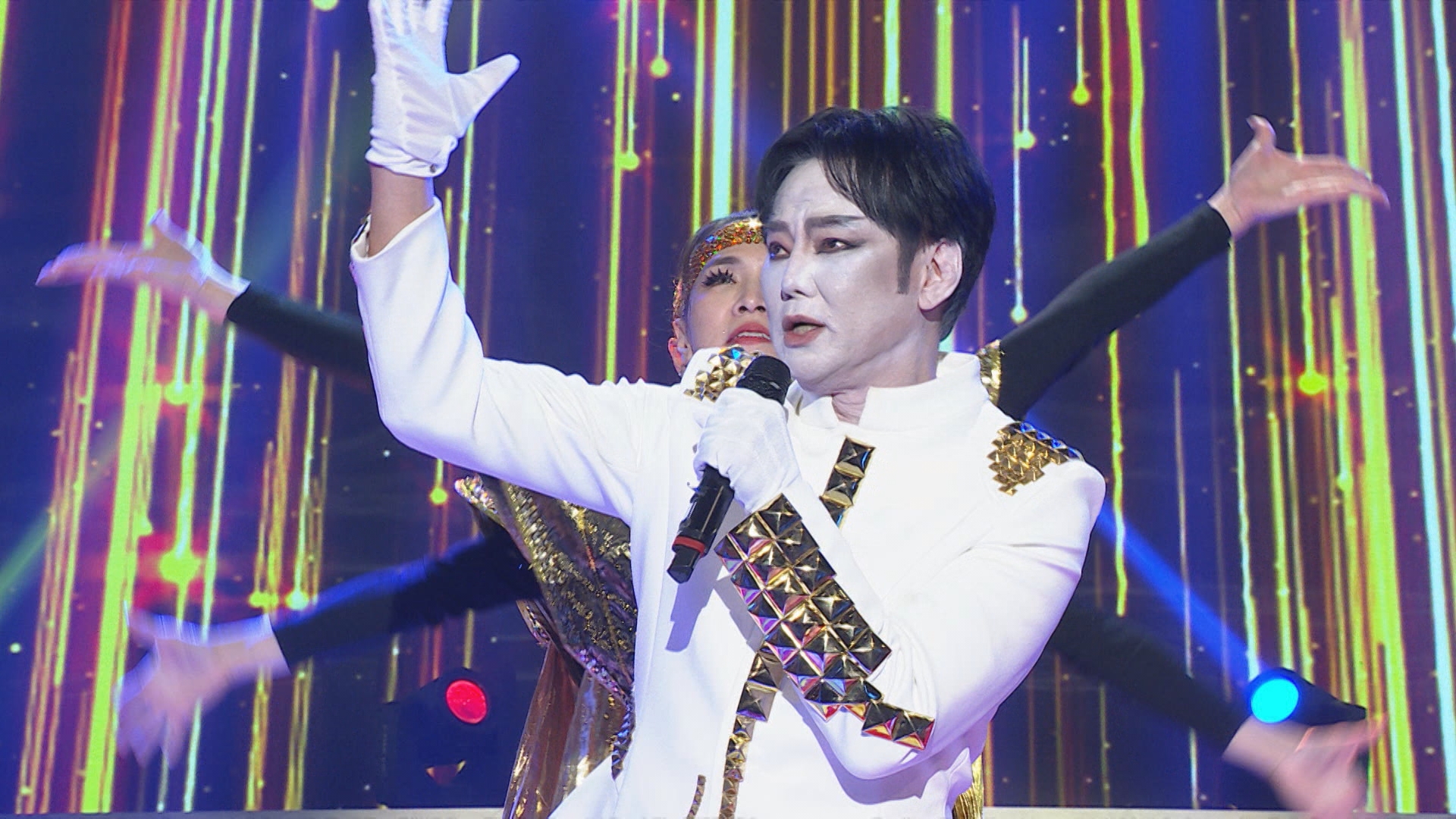 陽帆為了節目收視， 35年前的經典演出重現螢光幕前。（民視提供）