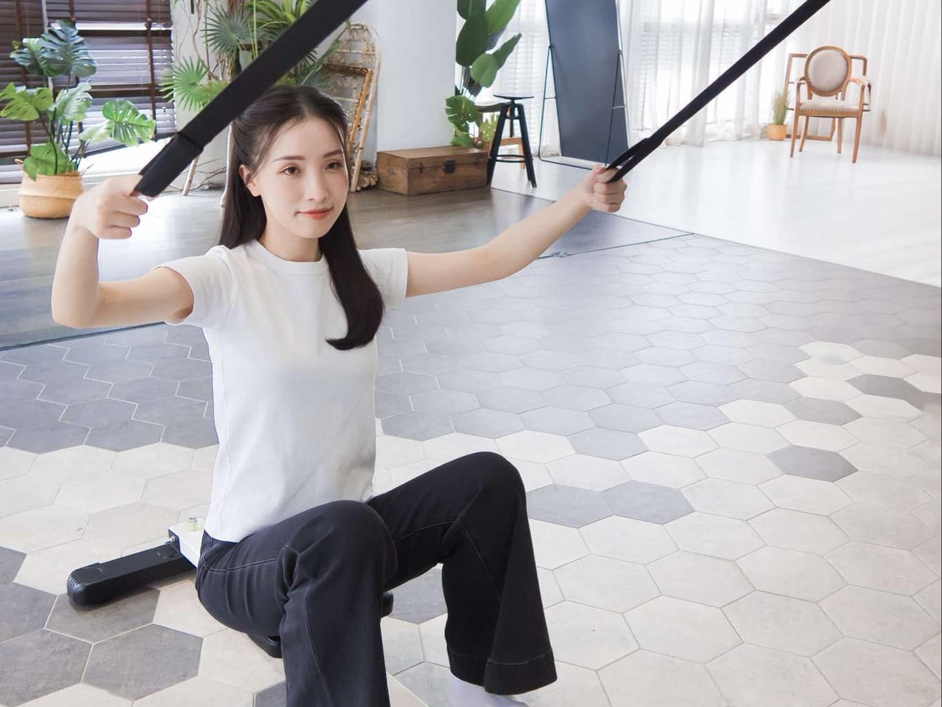 「飛鳥運動」能活動全身筋骨。（念禾中醫提供）